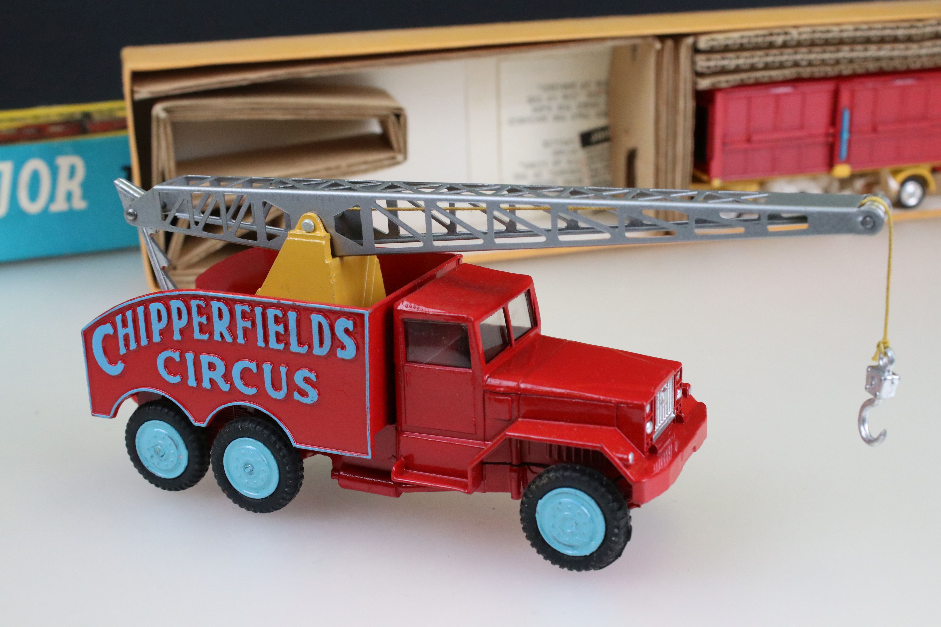 Boxed Corgi Major Gift Set No. 12 Chipperfields Circus Crane Truck and Cage in excellent condition - Image 3 of 13