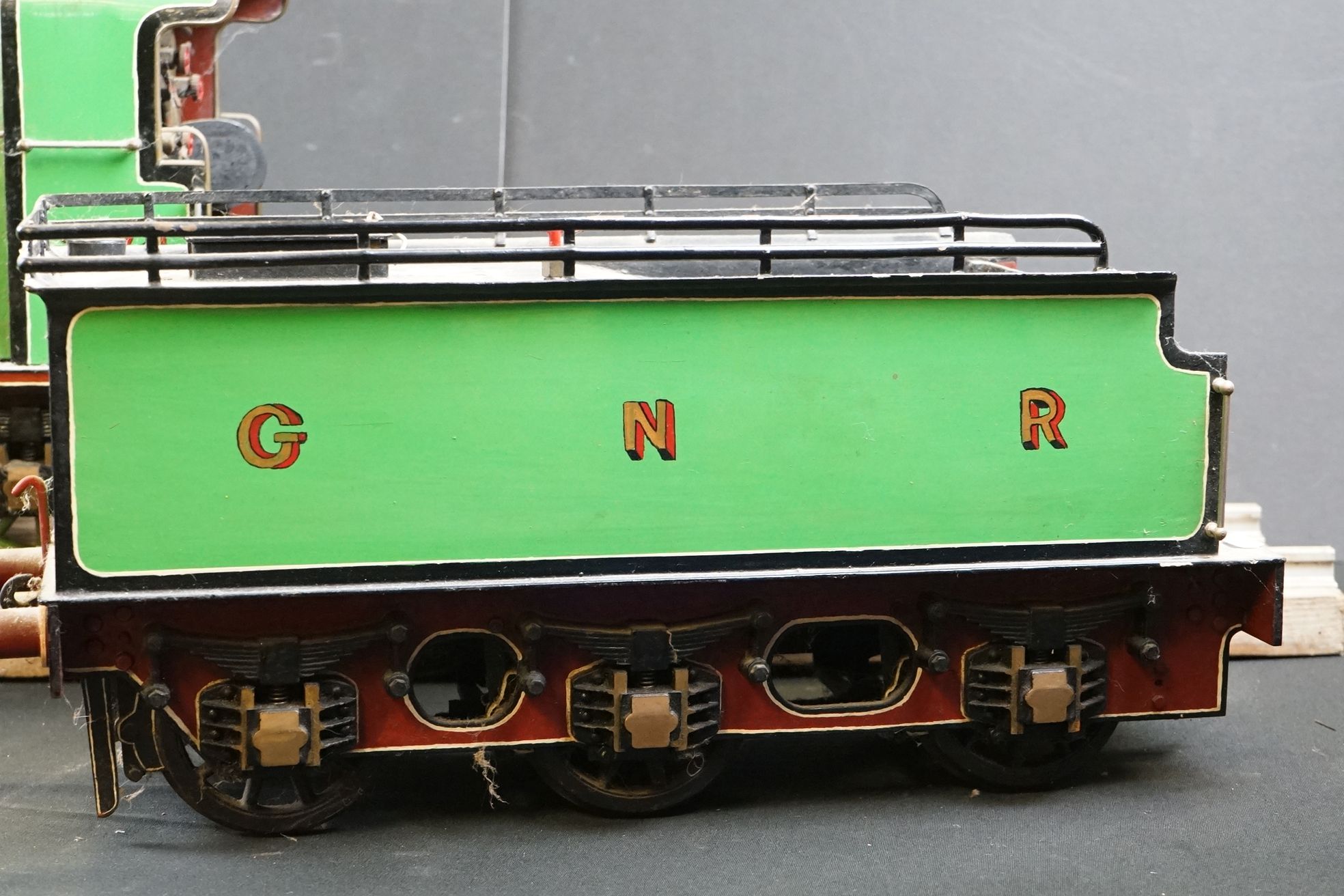Impressive kit/scratch built 4-4-2 live steam locomotive in green livery, painted 224 GNR, wheel - Image 11 of 20