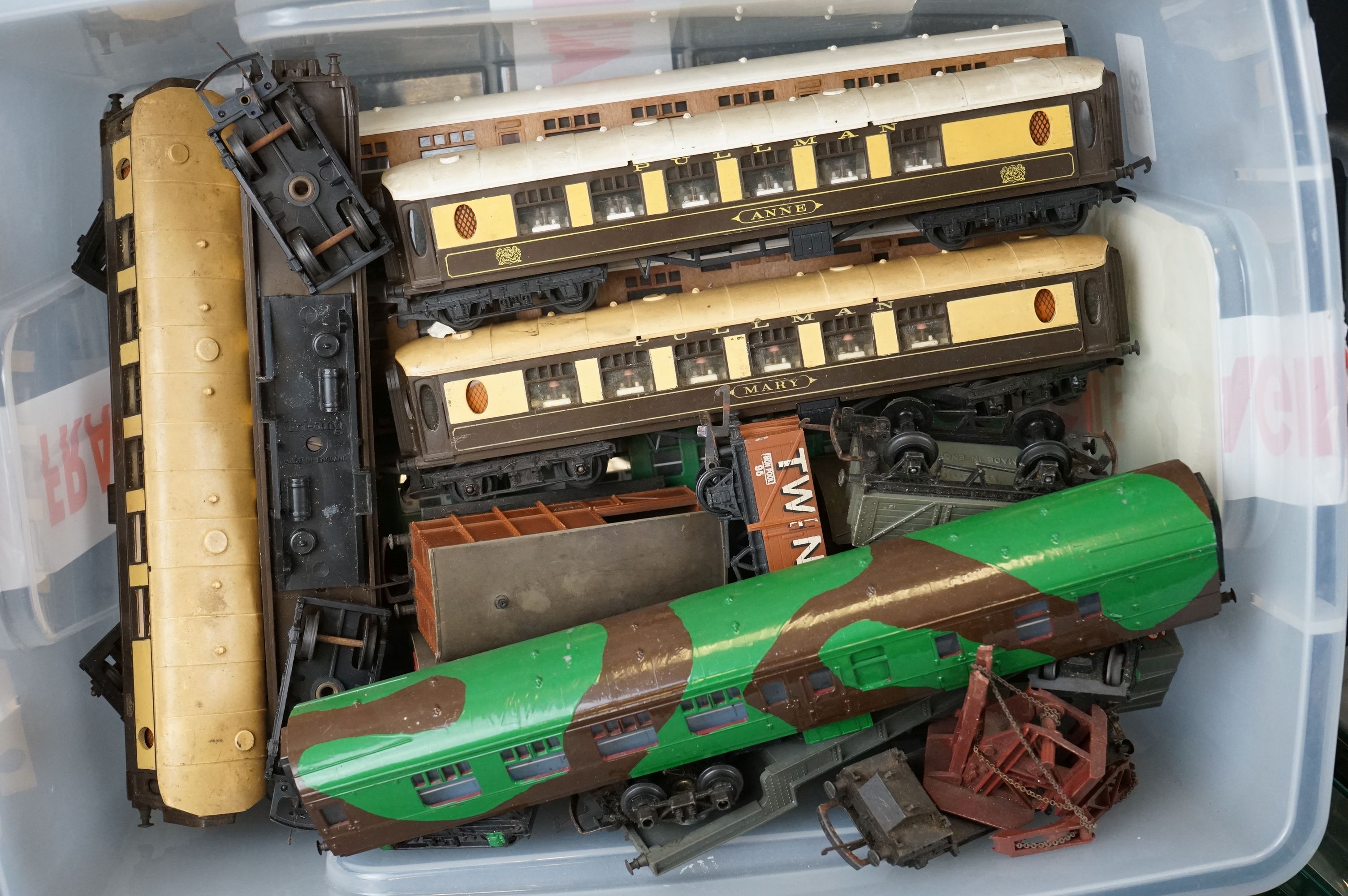 Around 30 OO gauge items of rolling stock to include Triang and Wrenn examples - Image 5 of 6