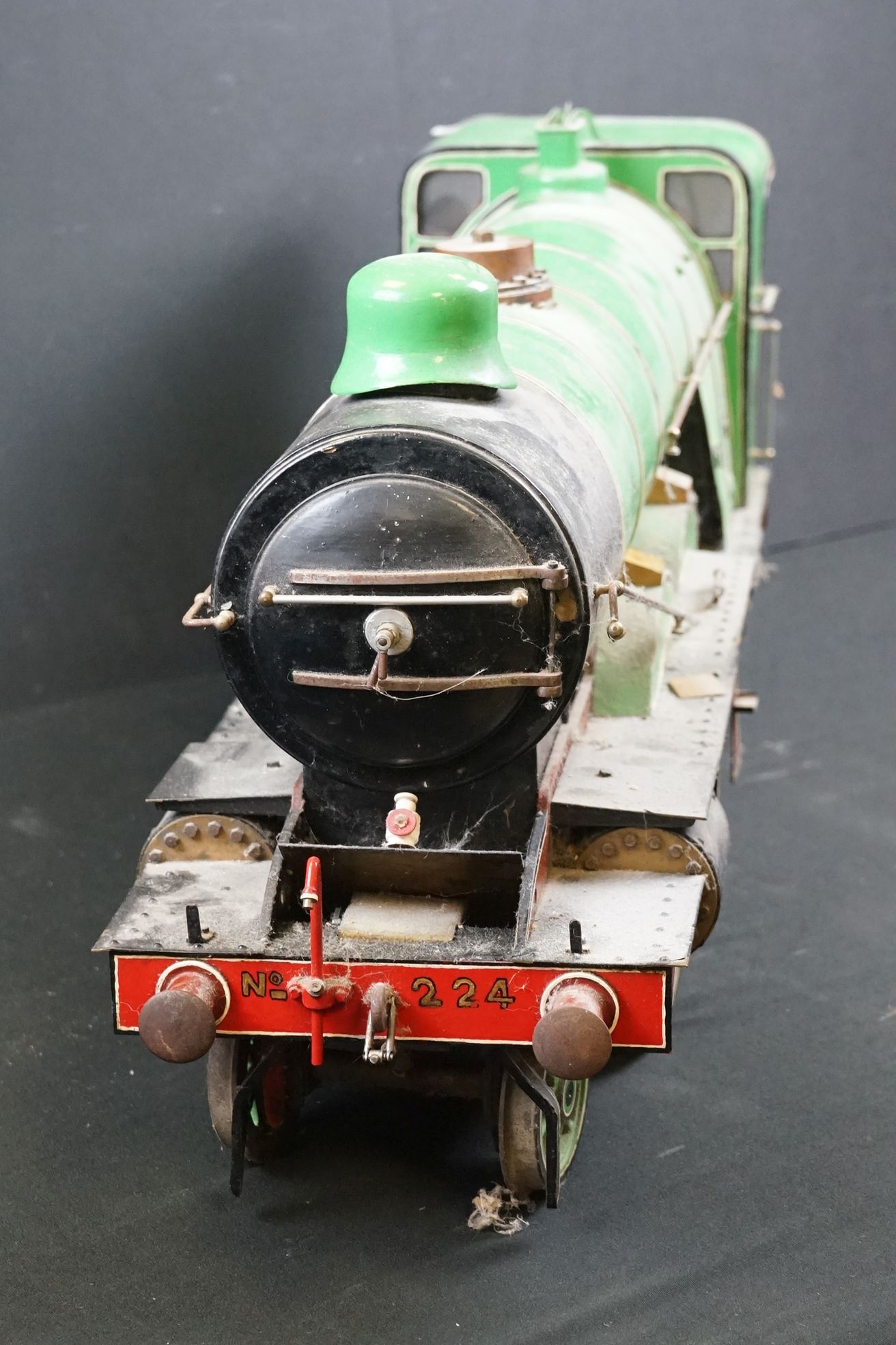 Impressive kit/scratch built 4-4-2 live steam locomotive in green livery, painted 224 GNR, wheel - Image 13 of 20