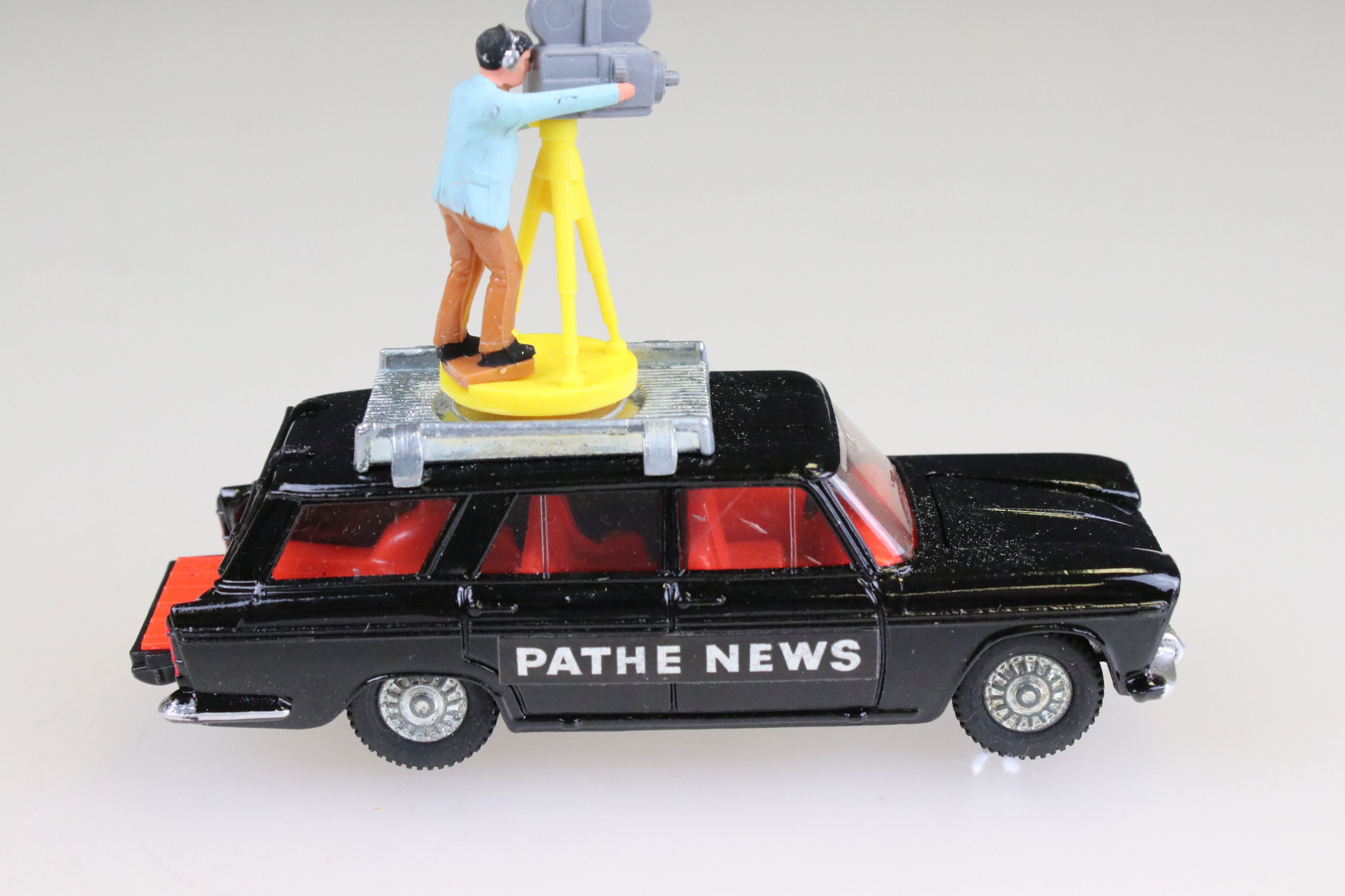 Boxed Dinky 281 Pathe News Camera Car diecast model complete with cameraman figure, diecast & decals - Image 4 of 12