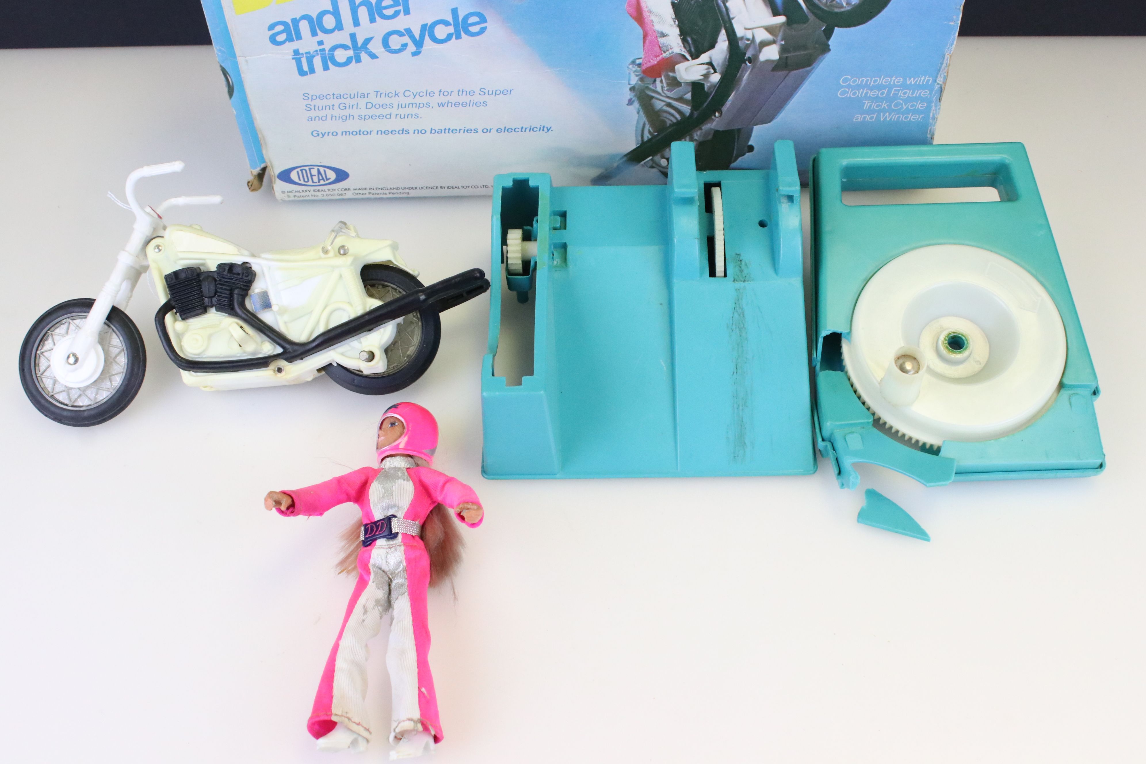 Boxed Ideal Derry Daring and Her Trick Cycle, with accessories (accessory chipped to corner), play - Image 2 of 8