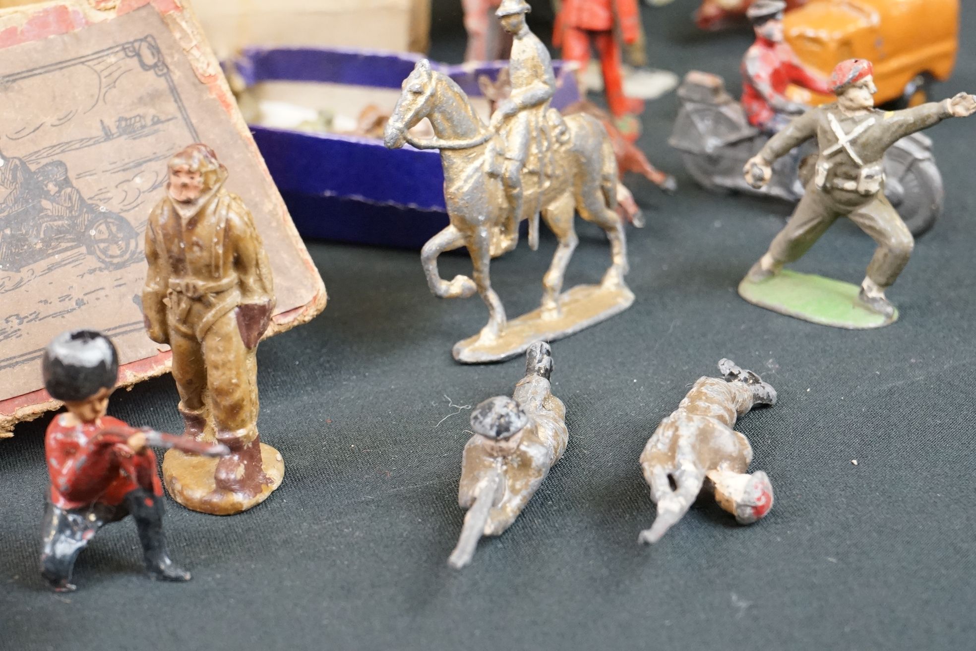 Collection of mid 20th C metal figures to include boxed Britains 199 Motor Machine Gun Corps ( - Image 4 of 19