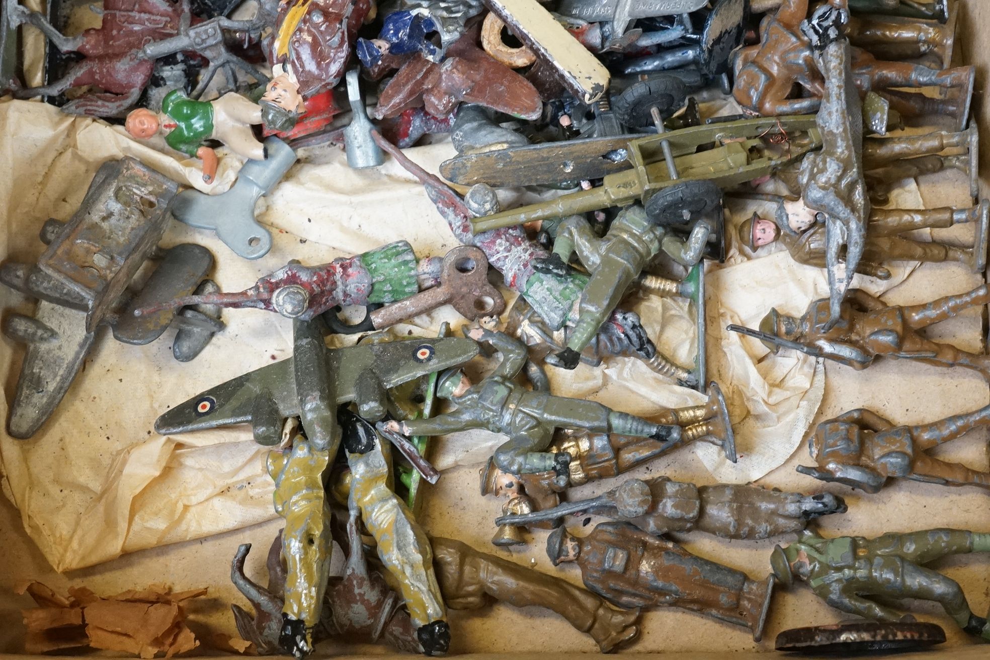 Collection of mid 20th C metal figures to include boxed Britains 199 Motor Machine Gun Corps ( - Image 11 of 19