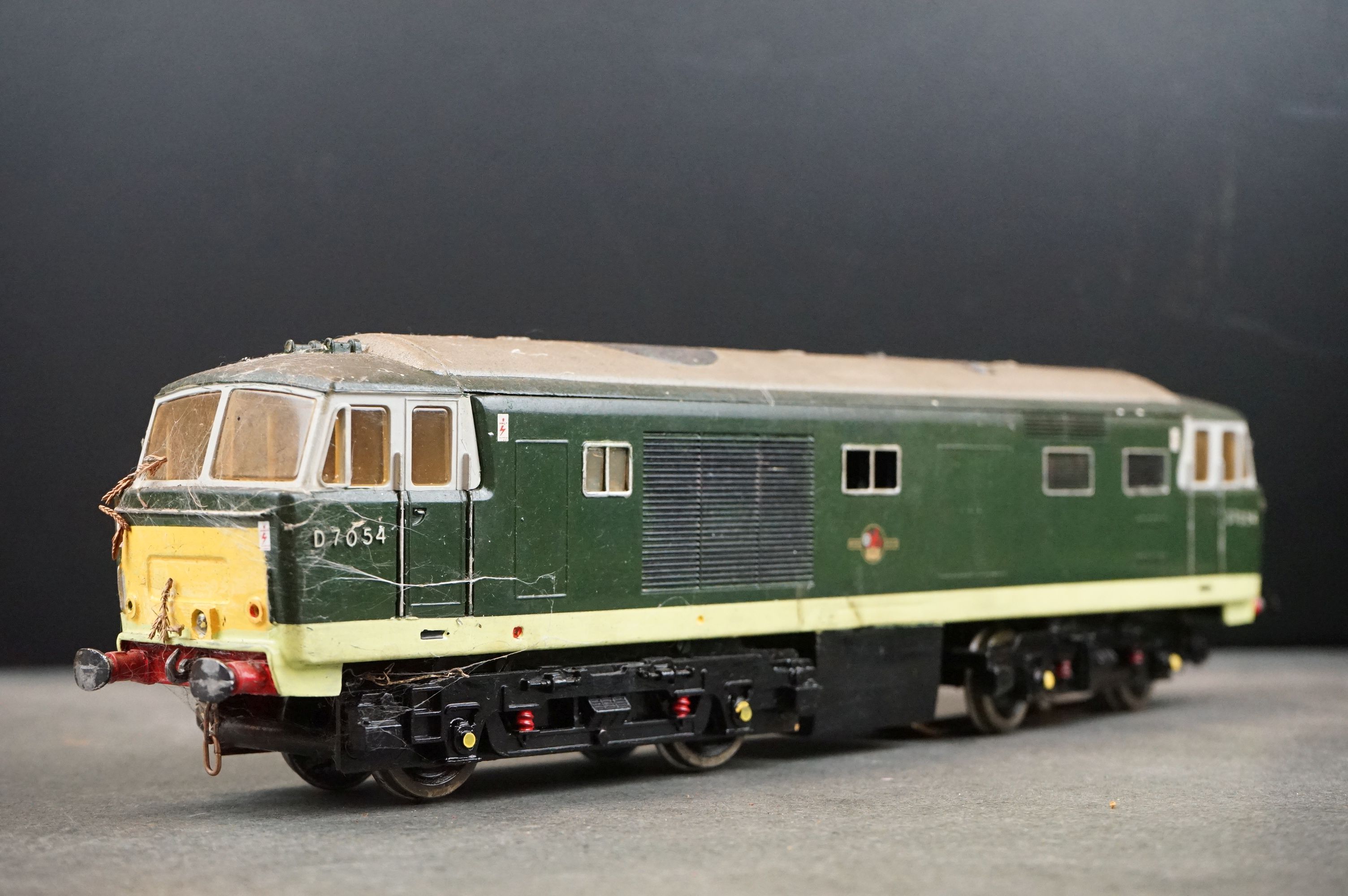 Three kit built O gauge Diesel locomotives in BR green livery to include D7043, D7054 & D7021, - Image 10 of 18