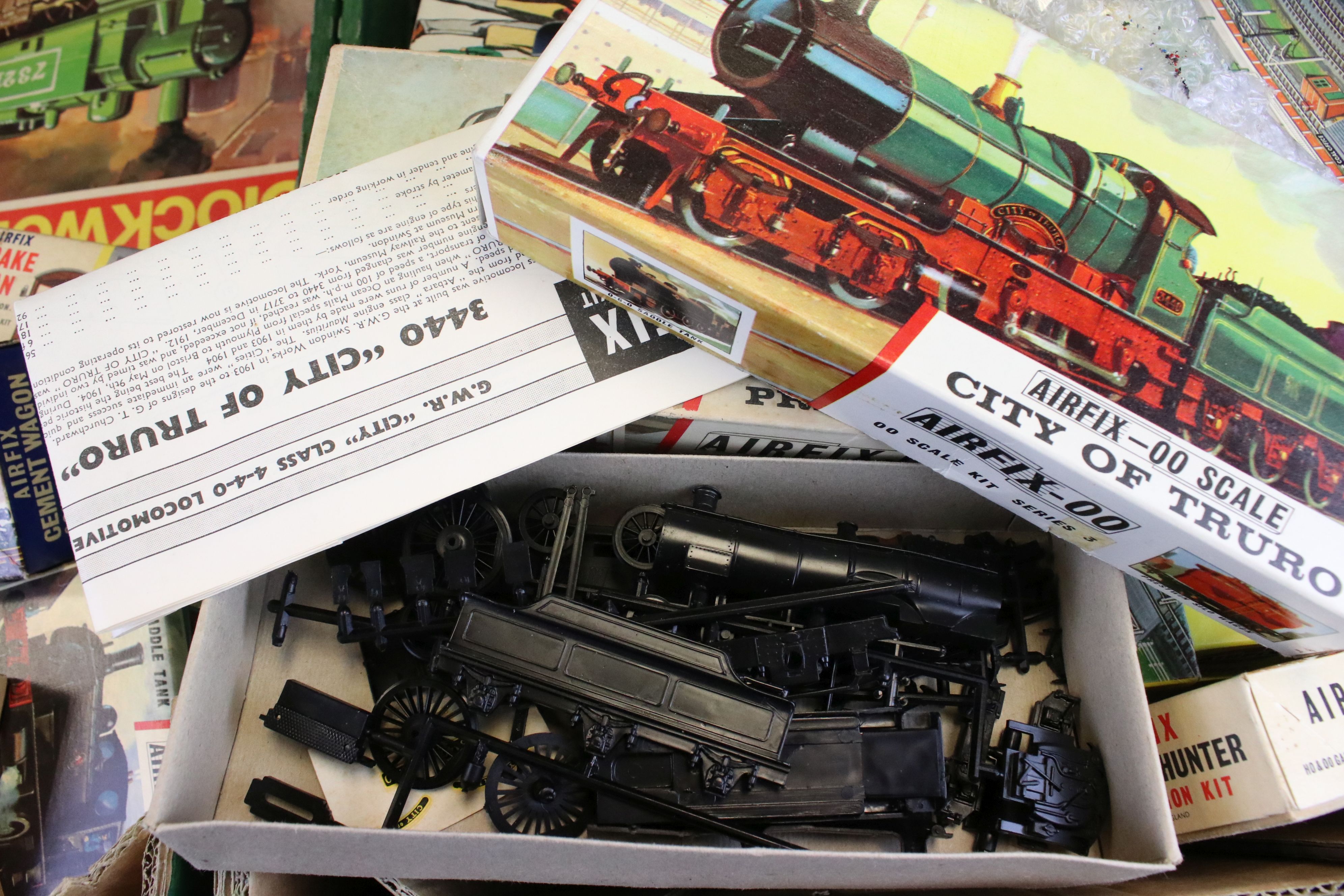 Airfix OO/HO - 44 Boxed & bagged Airfix plastic railway model kits to include 10 x locos (3 x 0-4- - Image 15 of 20