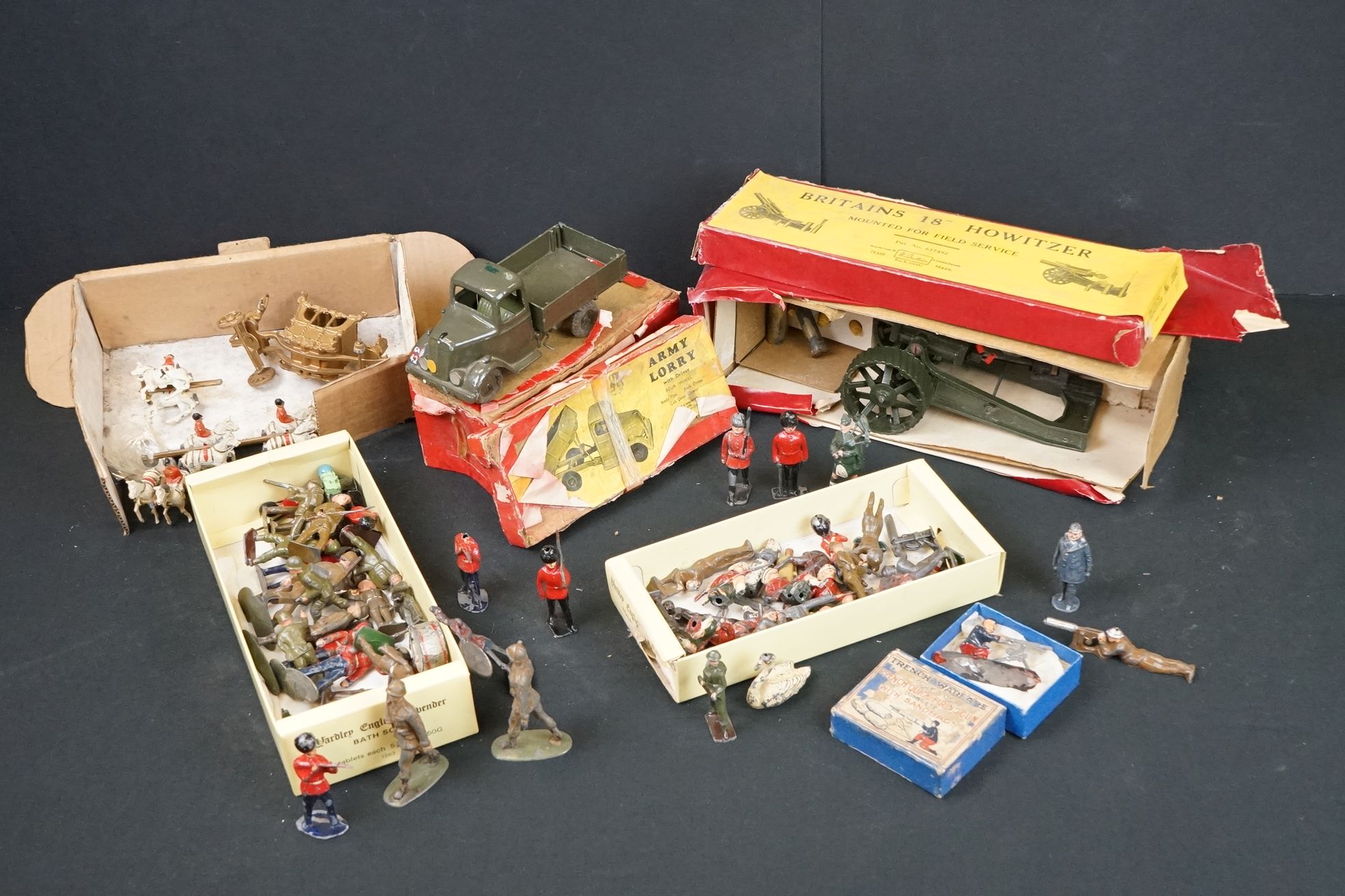 Collection of mid 20th C metal figures to include boxed Britains 199 Motor Machine Gun Corps ( - Image 16 of 19