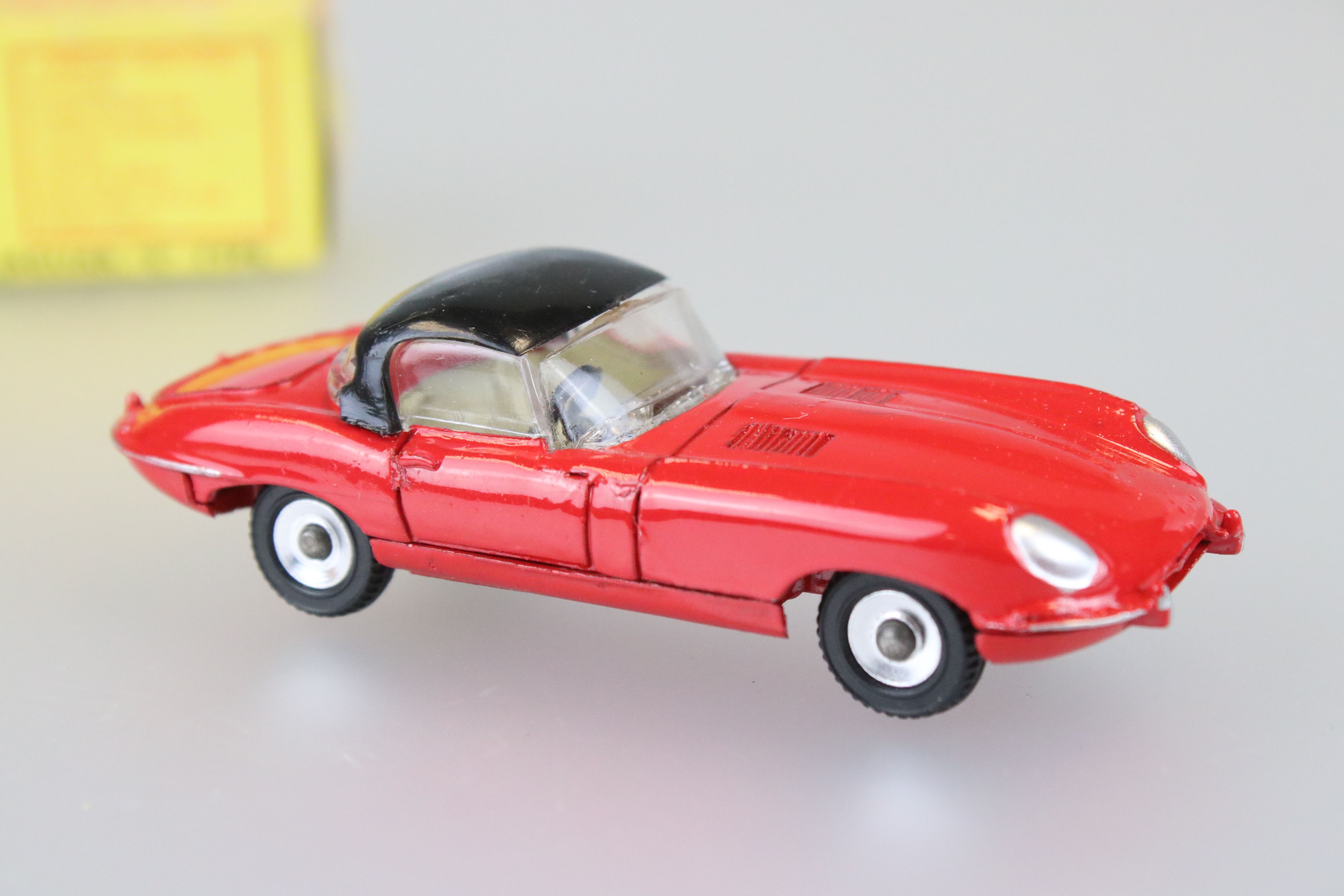 Two boxed Dinky diecast models to include 114 Triumph Spitfire in gold, with driver and 120 Jaguar E - Image 9 of 13
