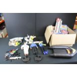 Collection of figures and accessories to include 2 x carded Matchbox Stingray figures (Commander Sam