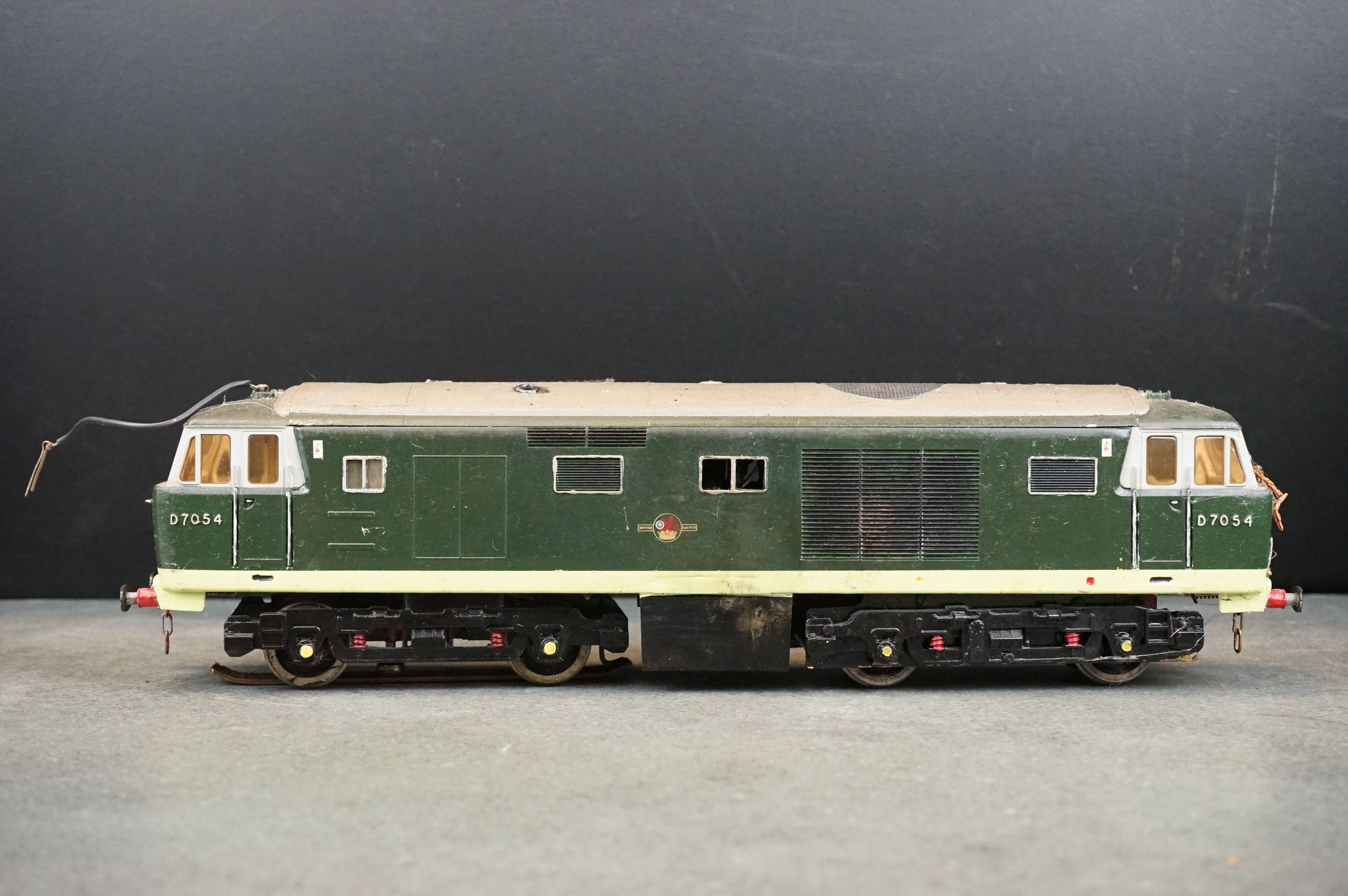 Three kit built O gauge Diesel locomotives in BR green livery to include D7043, D7054 & D7021, - Image 8 of 18