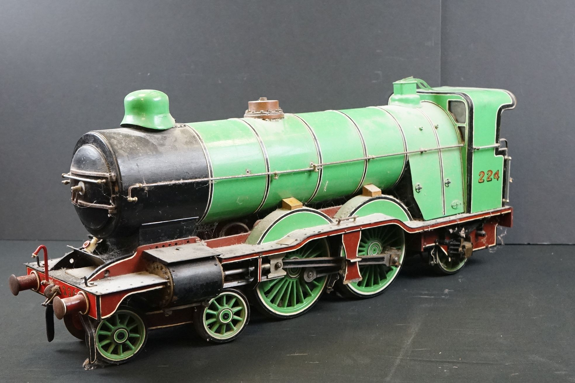 Impressive kit/scratch built 4-4-2 live steam locomotive in green livery, painted 224 GNR, wheel - Image 14 of 20