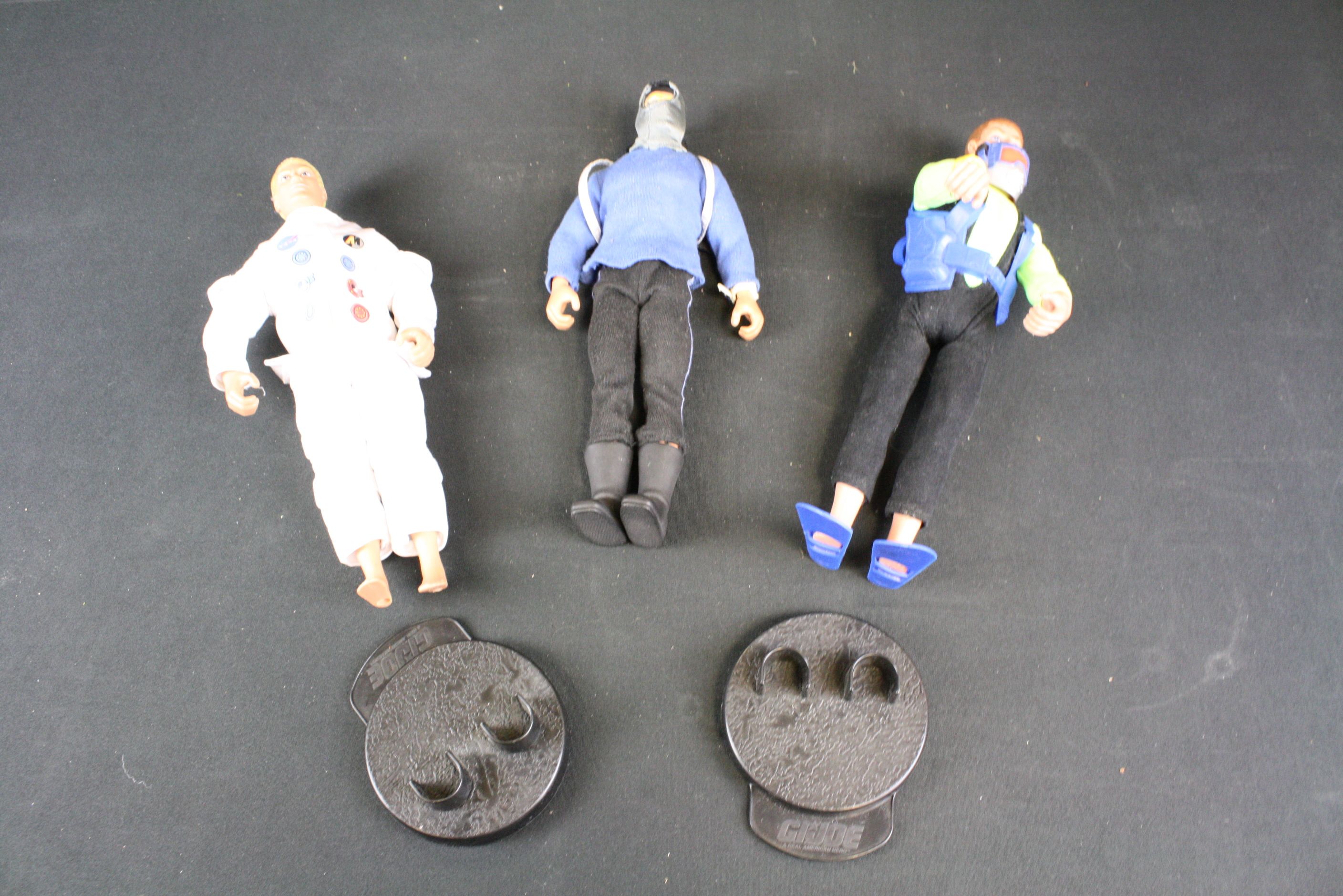 Collection of figures and accessories to include 2 x carded Matchbox Stingray figures (Commander Sam - Image 5 of 5