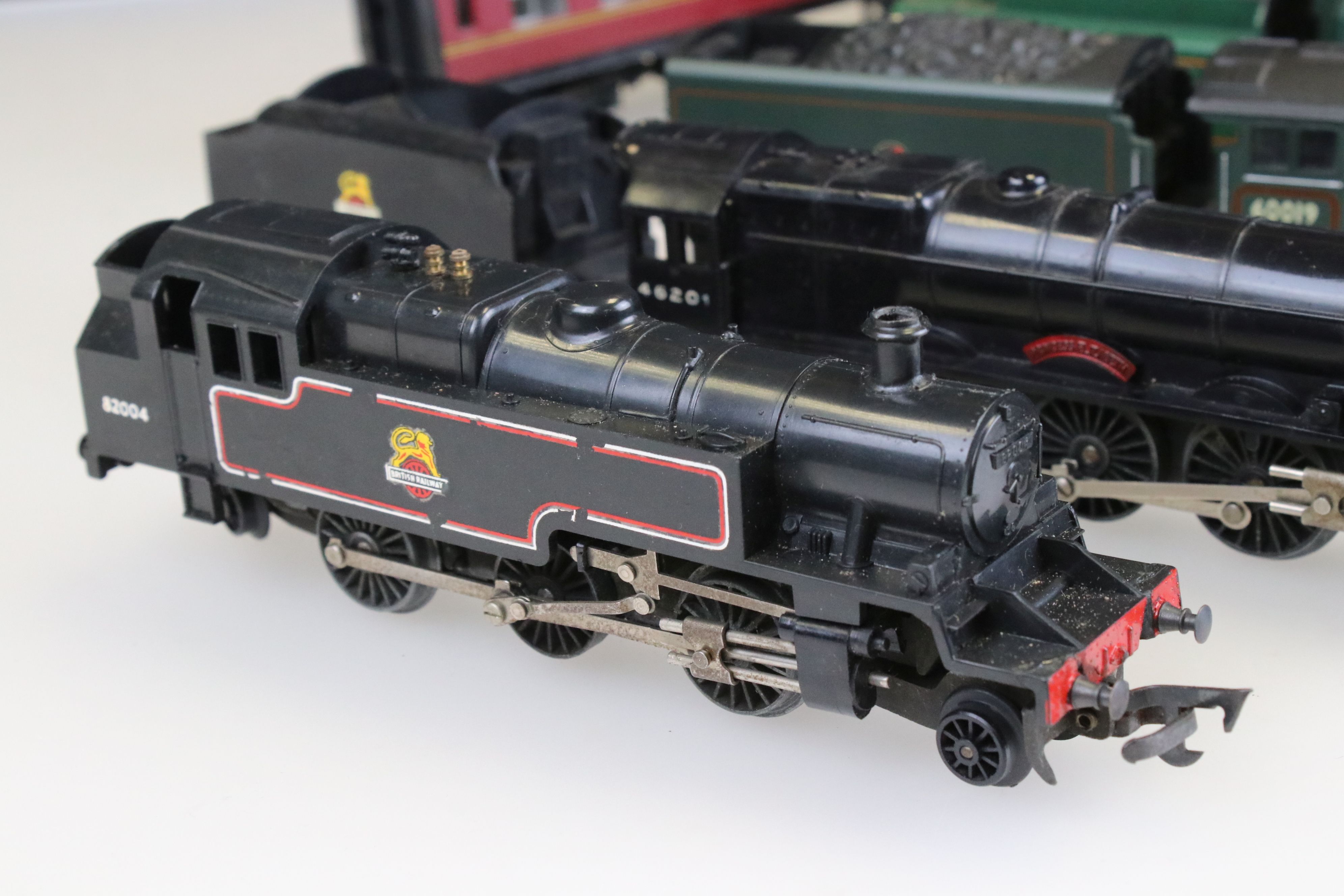 Six OO gauge locomotives to include 2 x Hornby Mallard in green, Hornby Evening Star, Triang - Image 2 of 9