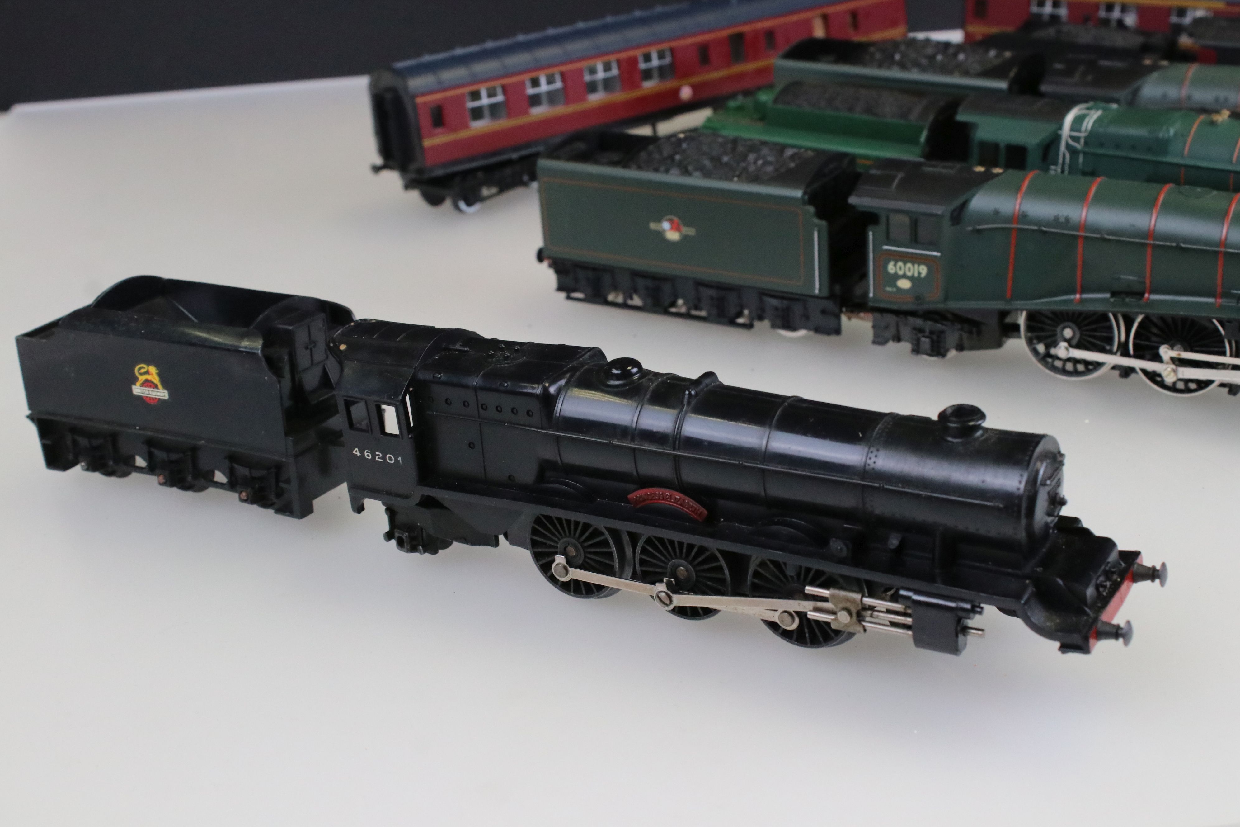 Six OO gauge locomotives to include 2 x Hornby Mallard in green, Hornby Evening Star, Triang - Image 3 of 9