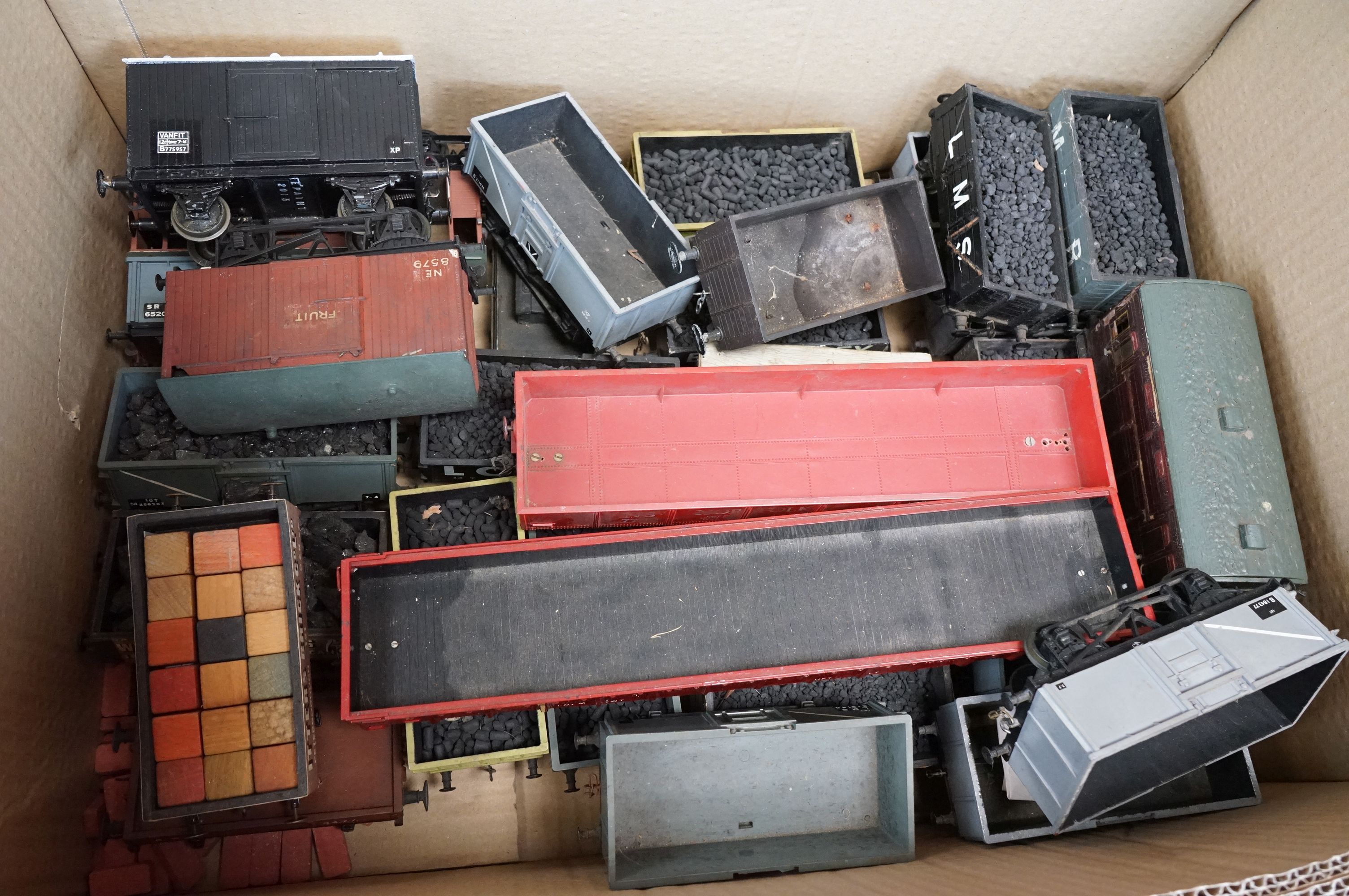 Around 40 O gauge items of rolling stock featuring various makers and kit built examples, to include - Image 4 of 6