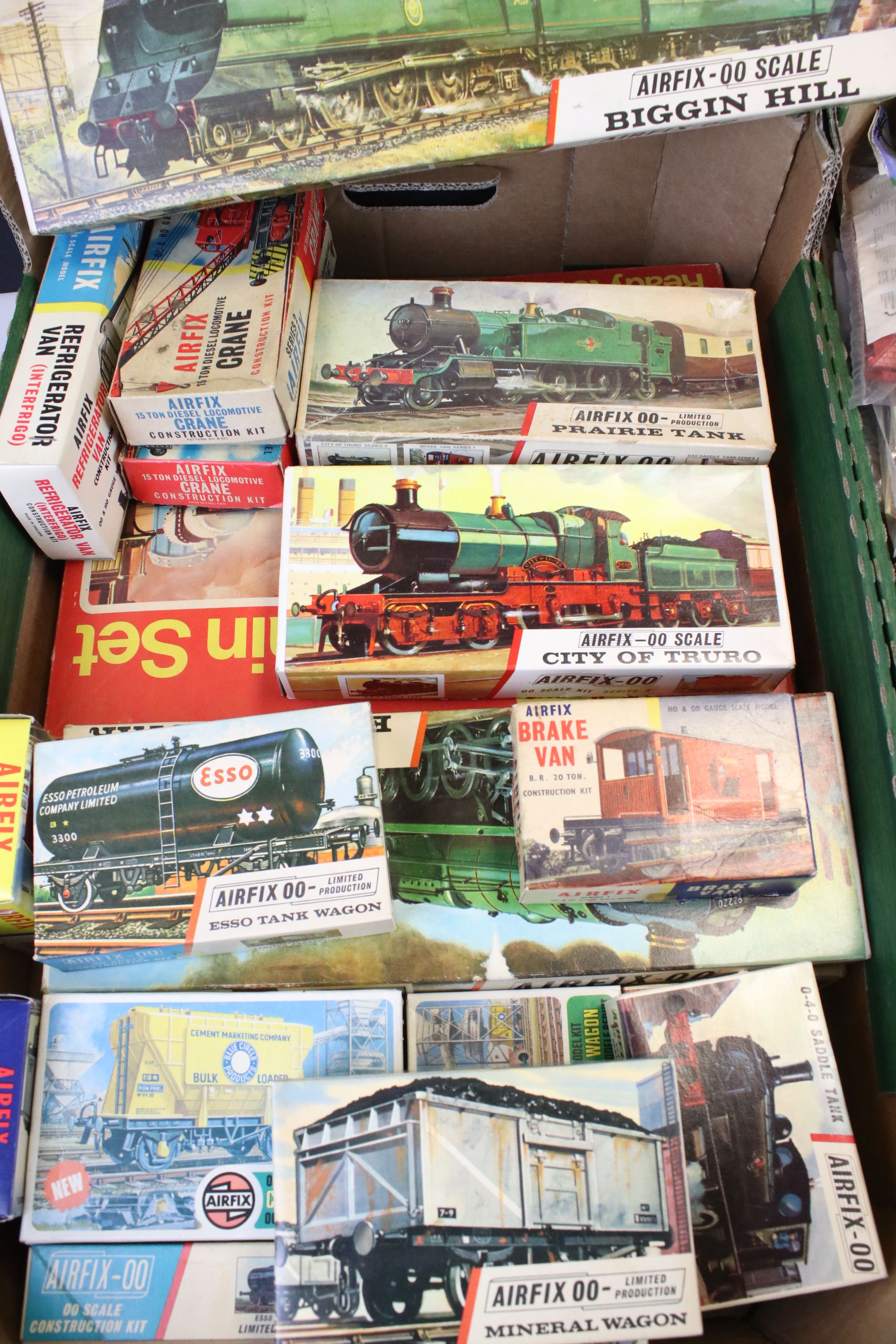 Airfix OO/HO - 44 Boxed & bagged Airfix plastic railway model kits to include 10 x locos (3 x 0-4- - Image 2 of 20