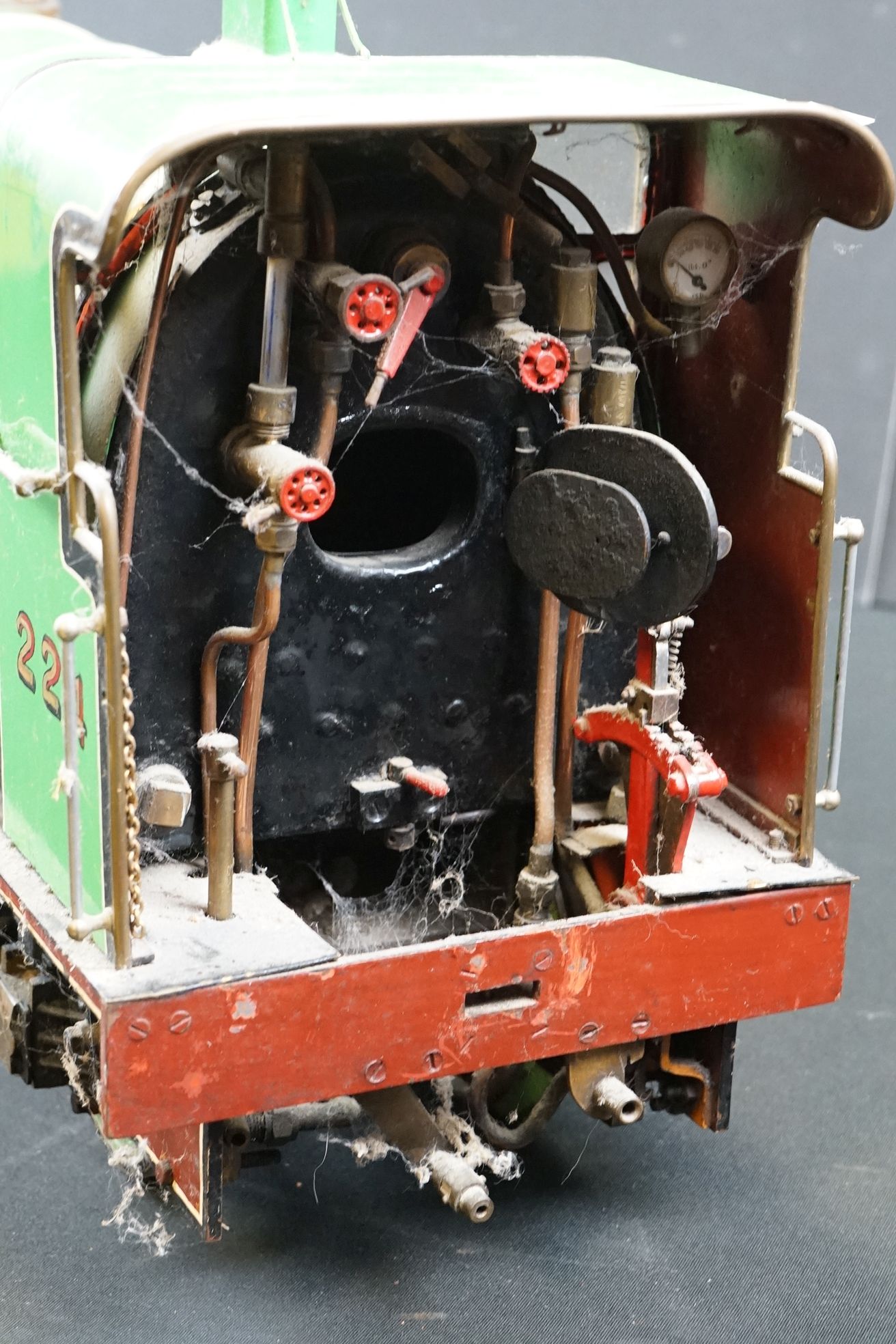 Impressive kit/scratch built 4-4-2 live steam locomotive in green livery, painted 224 GNR, wheel - Image 18 of 20