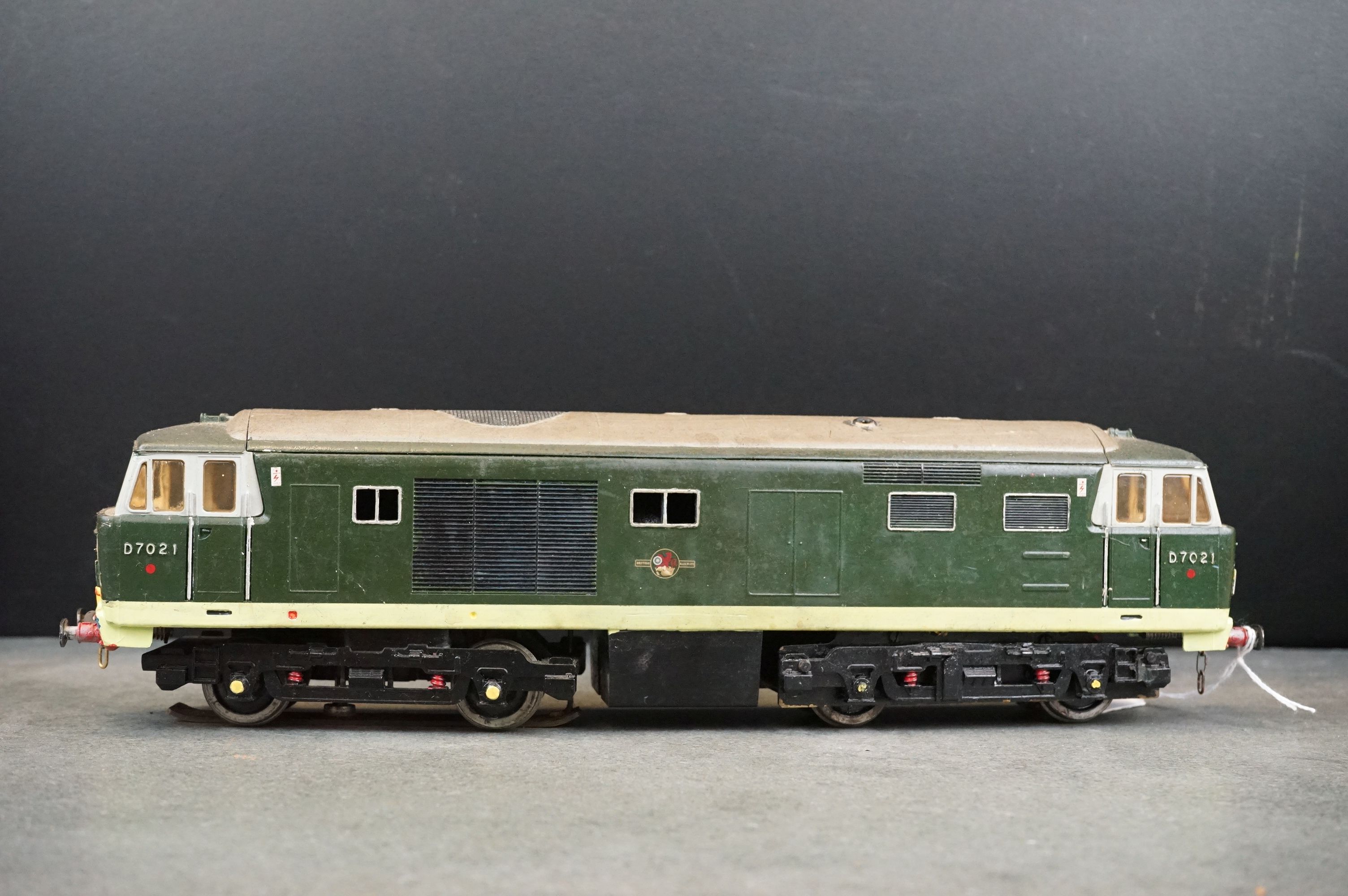 Three kit built O gauge Diesel locomotives in BR green livery to include D7043, D7054 & D7021, - Image 14 of 18