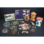 Collection of mixed toys to include various plastic figures featuring Britains Deetail, Britains and