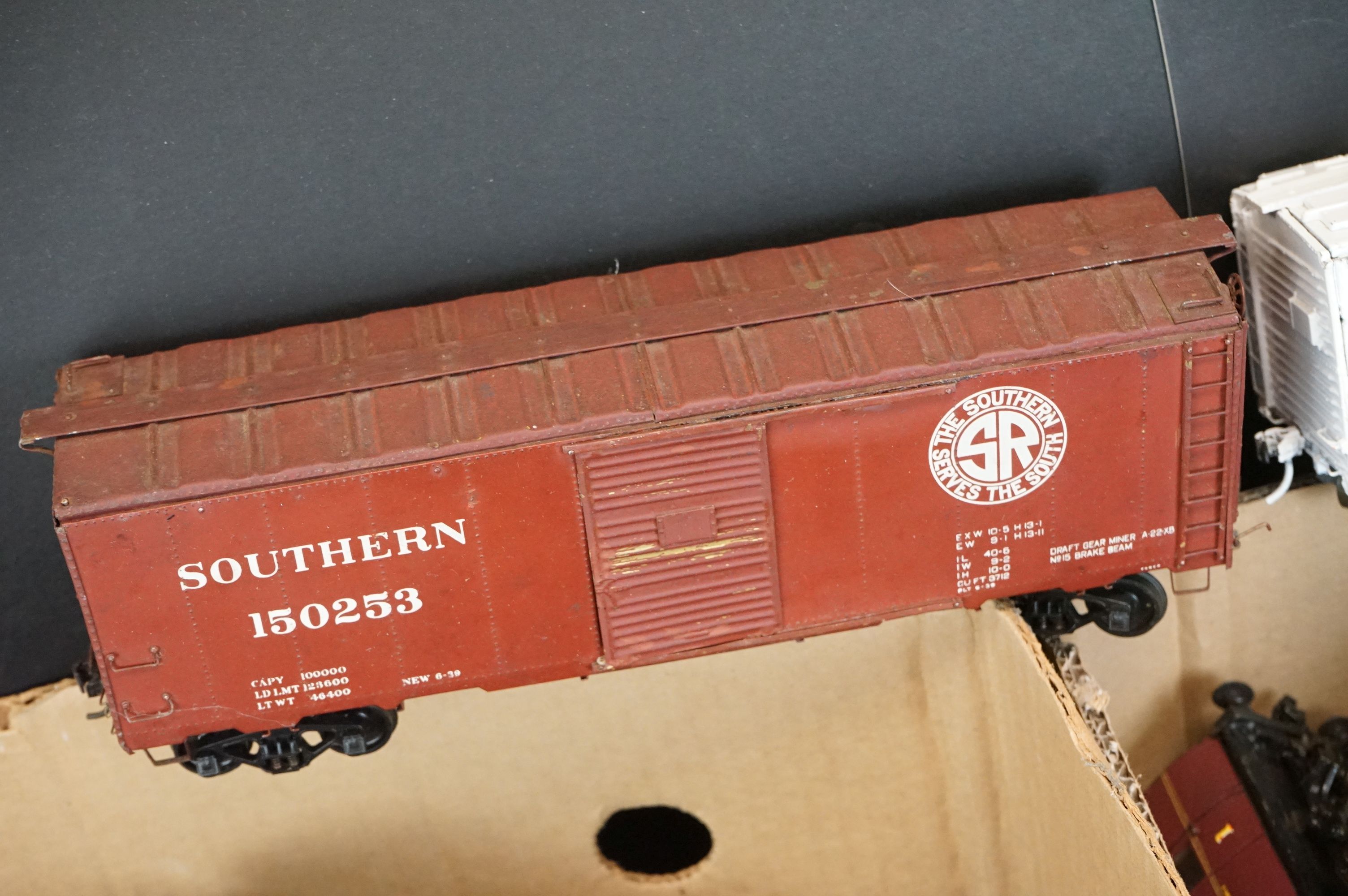 70 O gauge items of rolling stock to include various makers and kit built examples, plastic, metal - Image 3 of 6