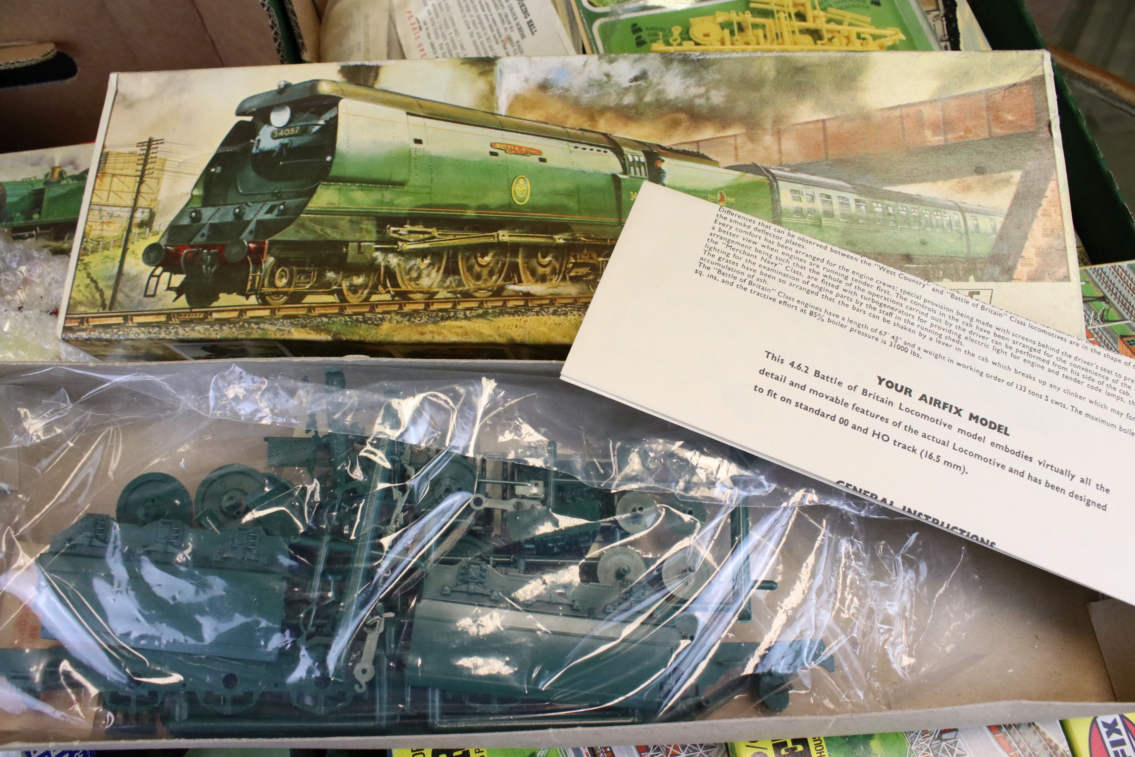 Airfix OO/HO - 44 Boxed & bagged Airfix plastic railway model kits to include 10 x locos (3 x 0-4- - Image 14 of 20