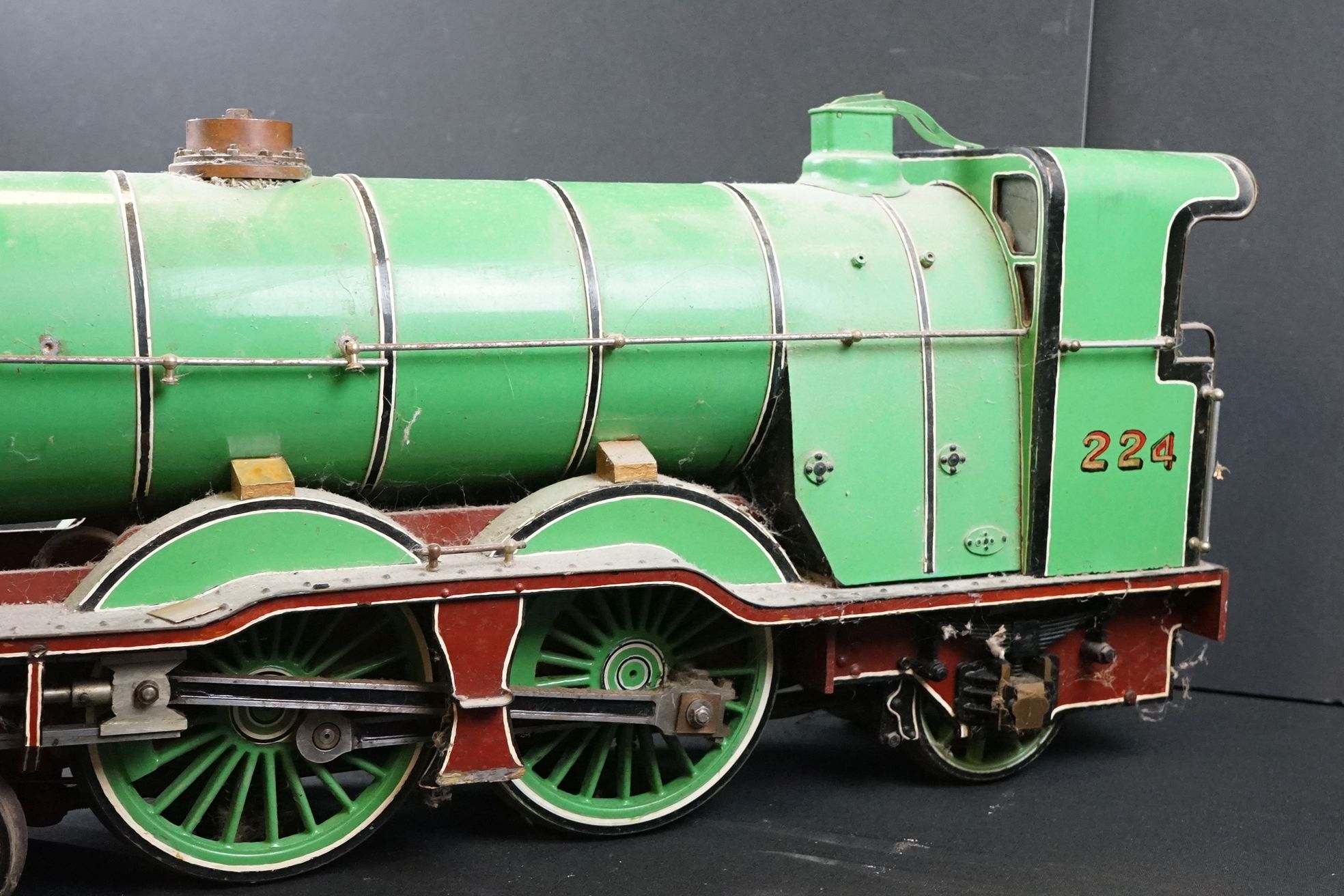 Impressive kit/scratch built 4-4-2 live steam locomotive in green livery, painted 224 GNR, wheel - Image 16 of 20