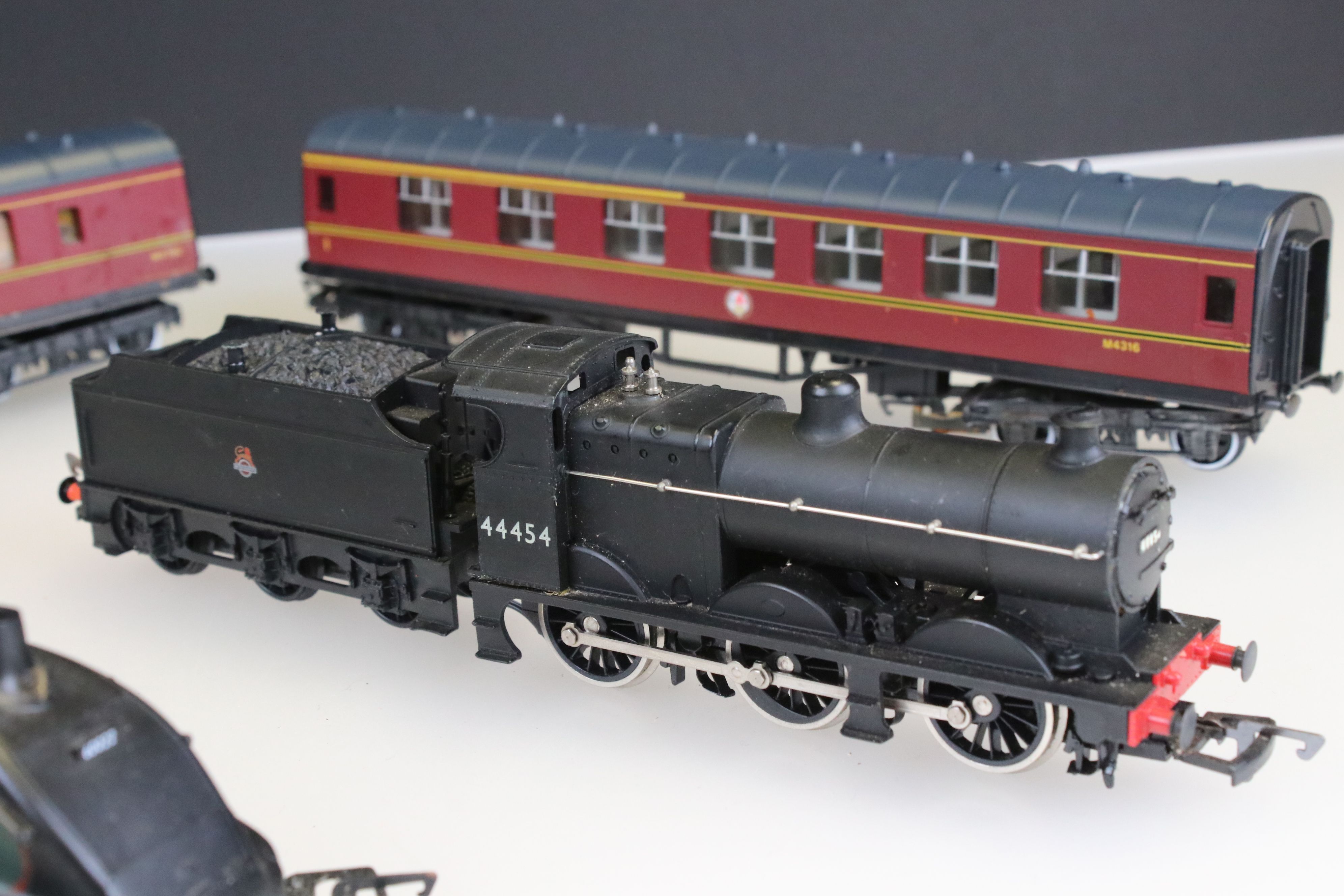 Six OO gauge locomotives to include 2 x Hornby Mallard in green, Hornby Evening Star, Triang - Image 7 of 9