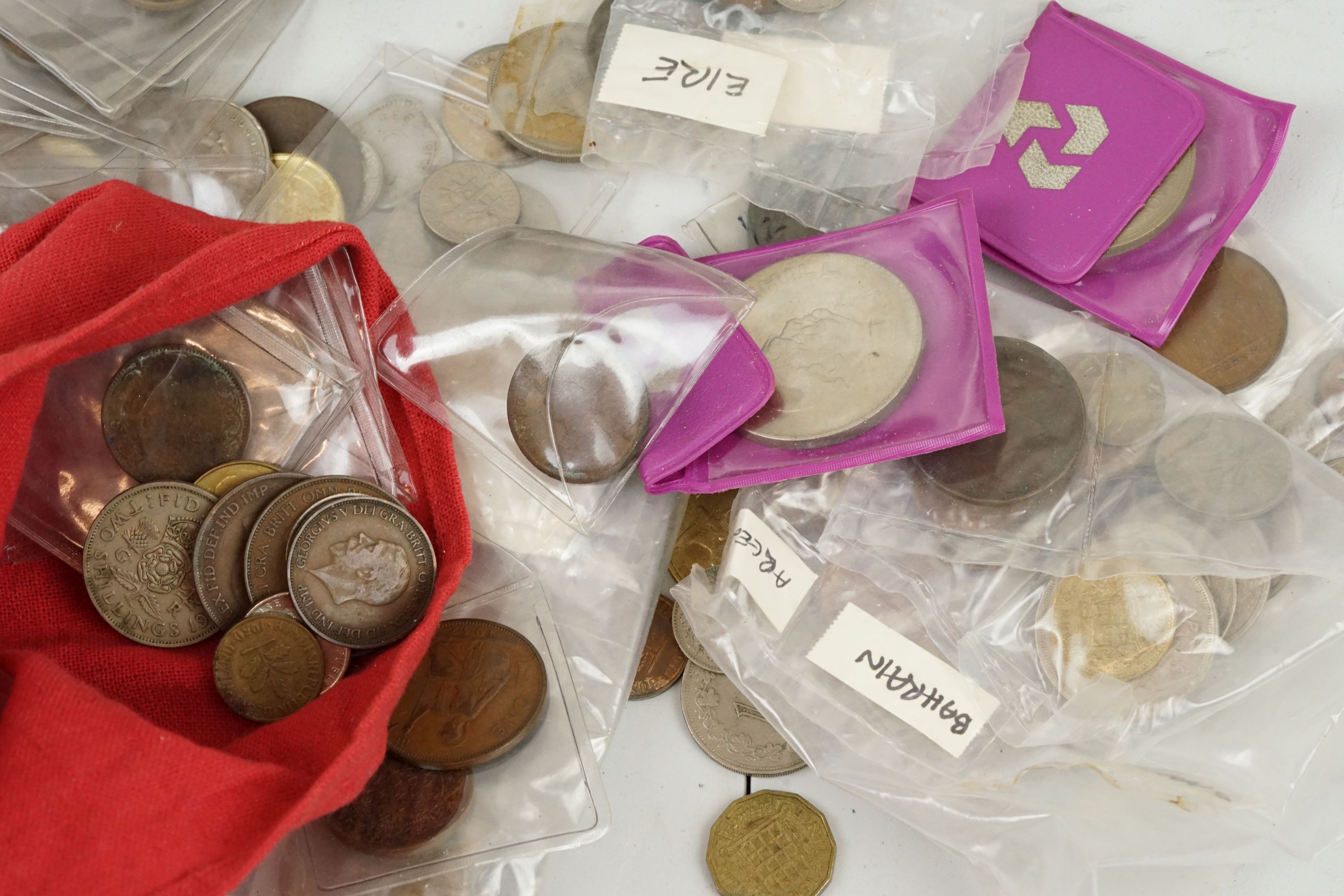 A Collection of mixed British pre decimal and foreign coins and banknotes to include a large - Image 11 of 11