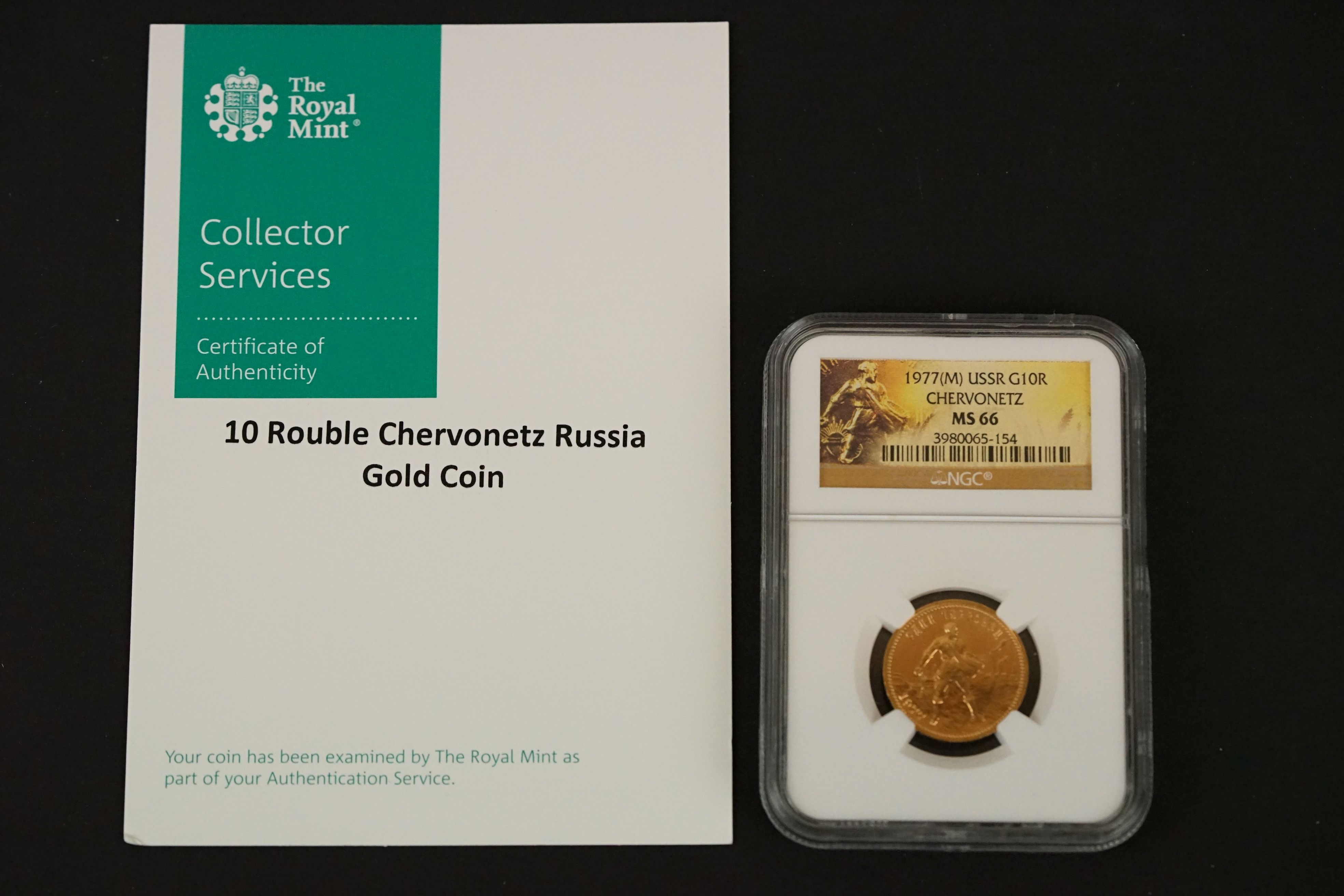 A USSR / Russian Chervonetz 10 Rouble gold coin, slab mounted (MS 66), Dated 1977 complete with