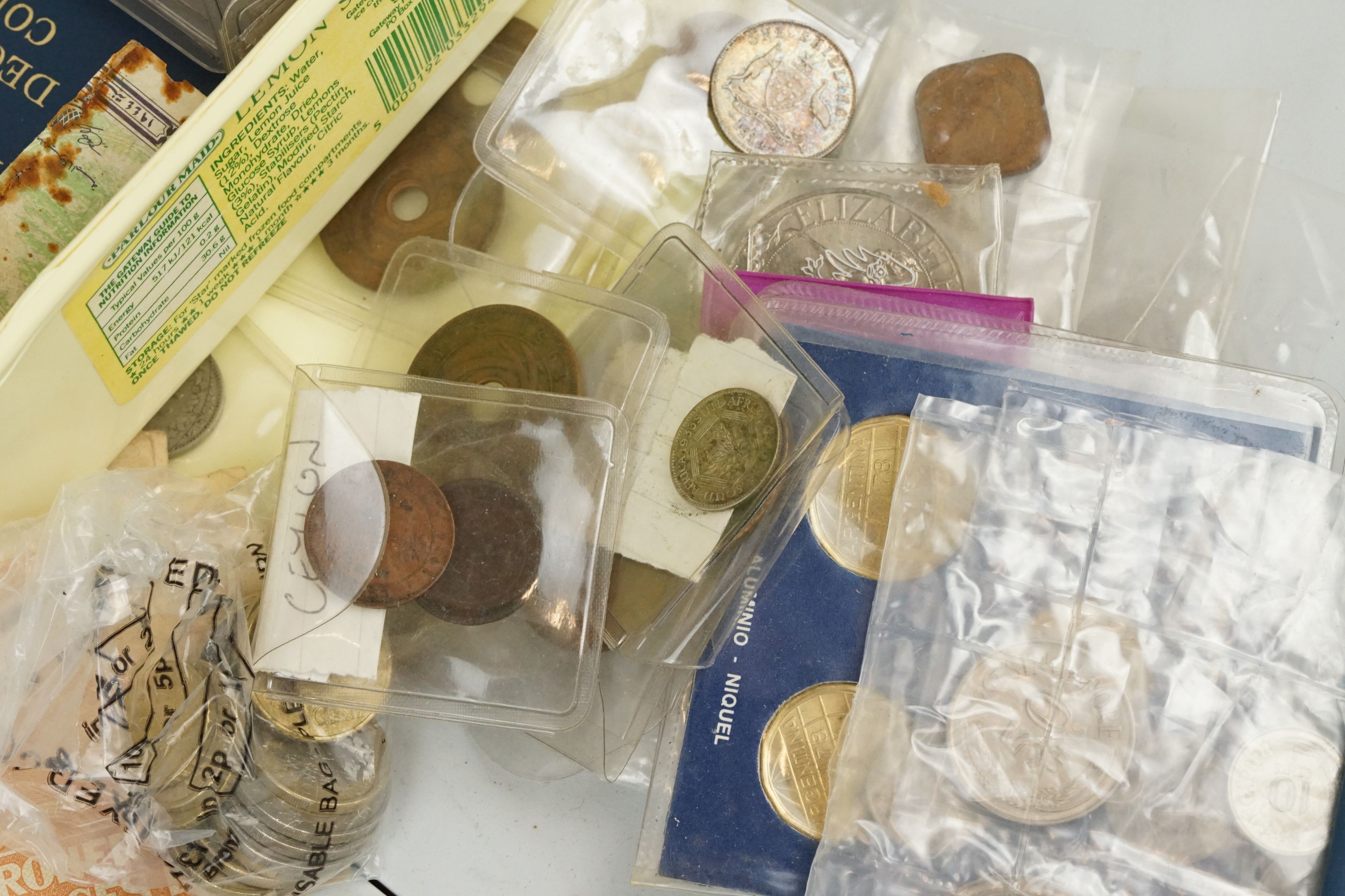 A Collection of mixed British pre decimal and foreign coins and banknotes to include a large - Image 7 of 11