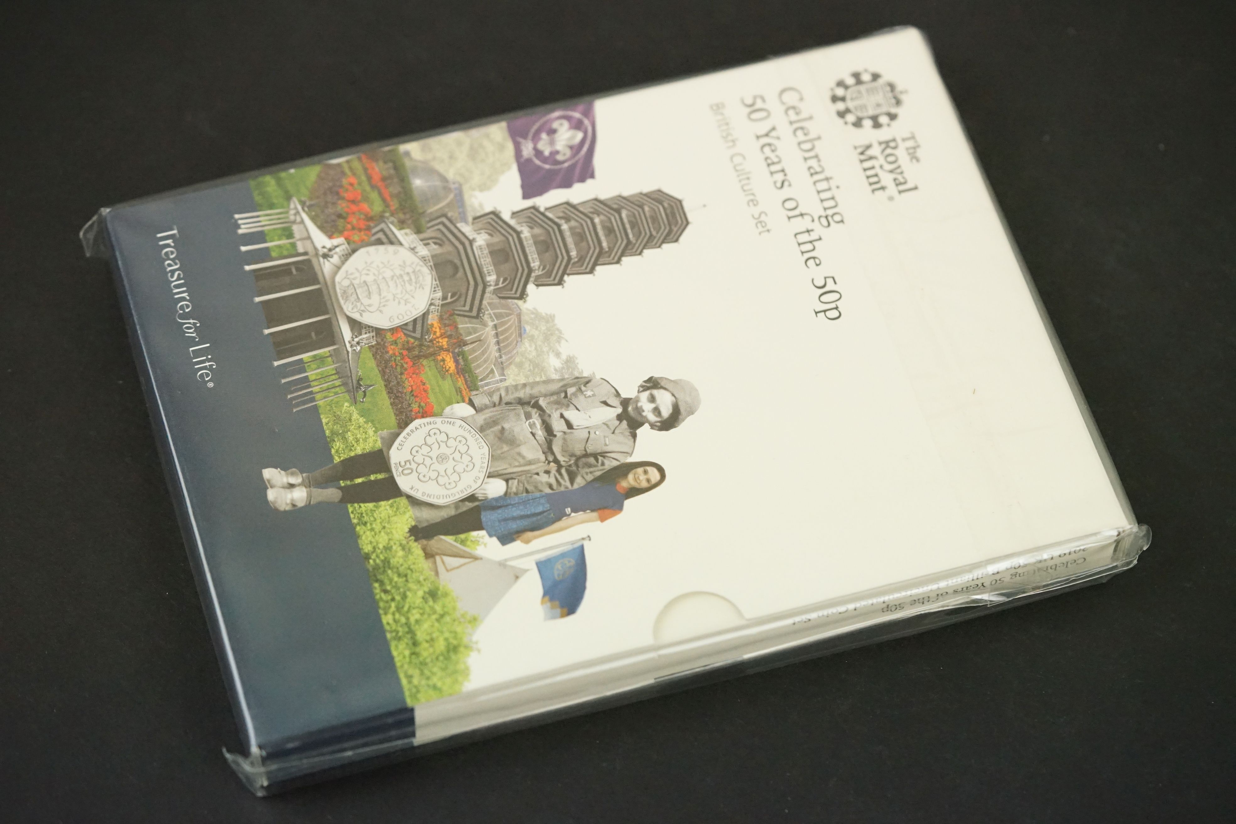 A Royal Mint 2019 United Kingdom brilliant uncirculated annual coin set together with a - Image 2 of 5