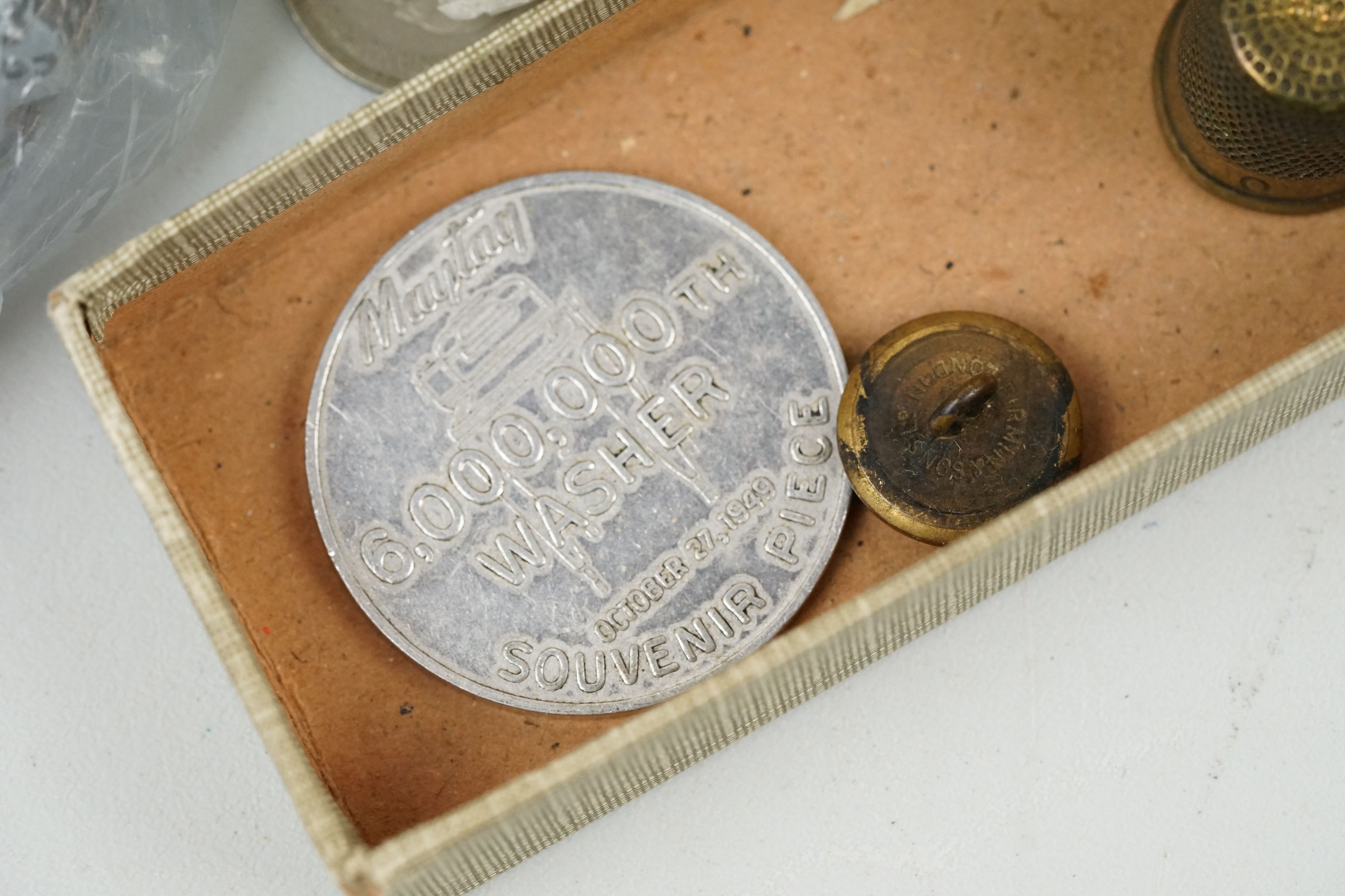 A collection of mixed mainly British pre decimal and foreign coins & banknotes to include some - Image 11 of 11