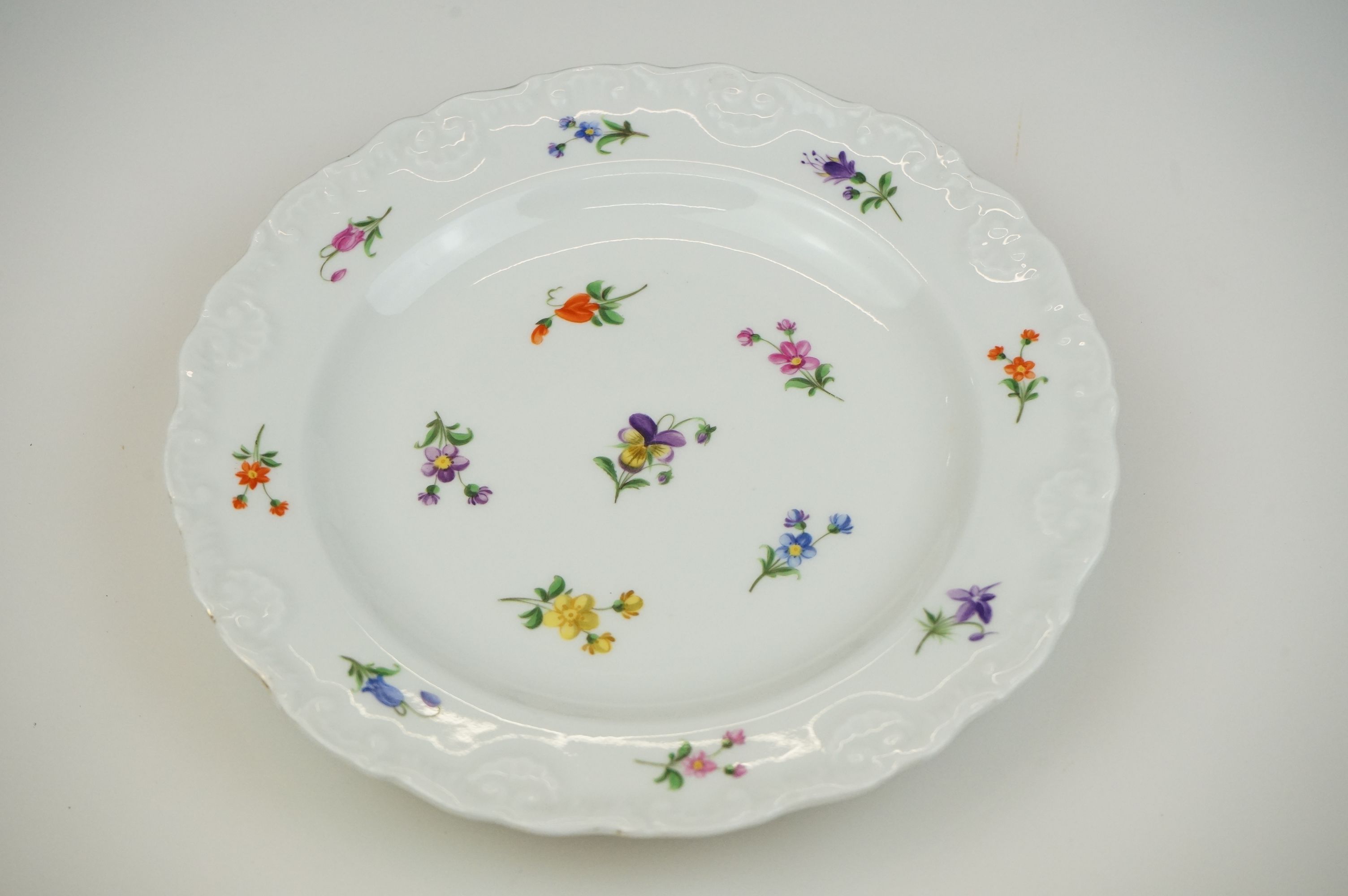Set of Six Meissen Porcelain Tea Plates decorated with flowers, blue under-glazed cross swords mark, - Image 8 of 9