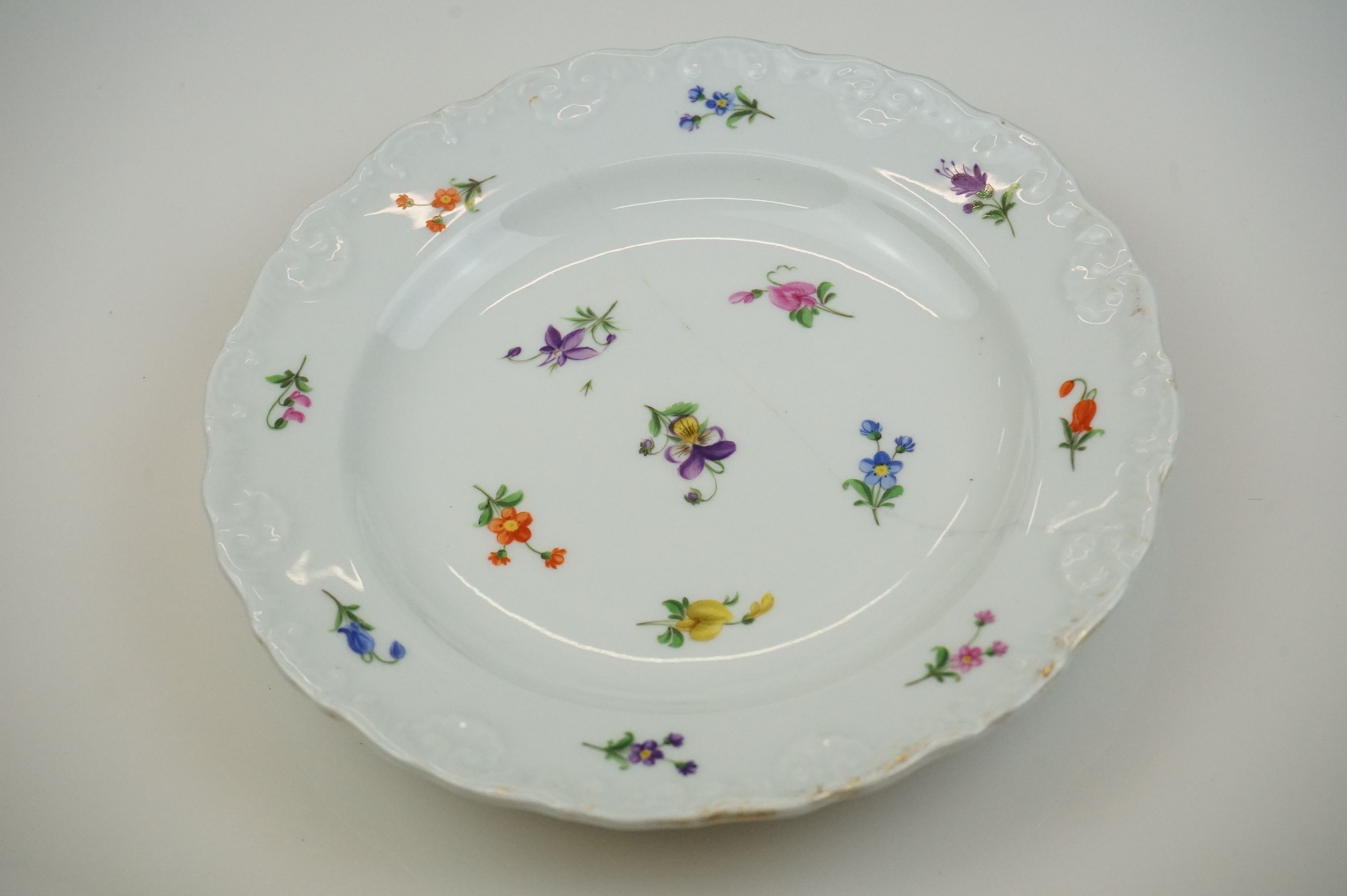 Set of Six Meissen Porcelain Tea Plates decorated with flowers, blue under-glazed cross swords mark, - Image 4 of 9
