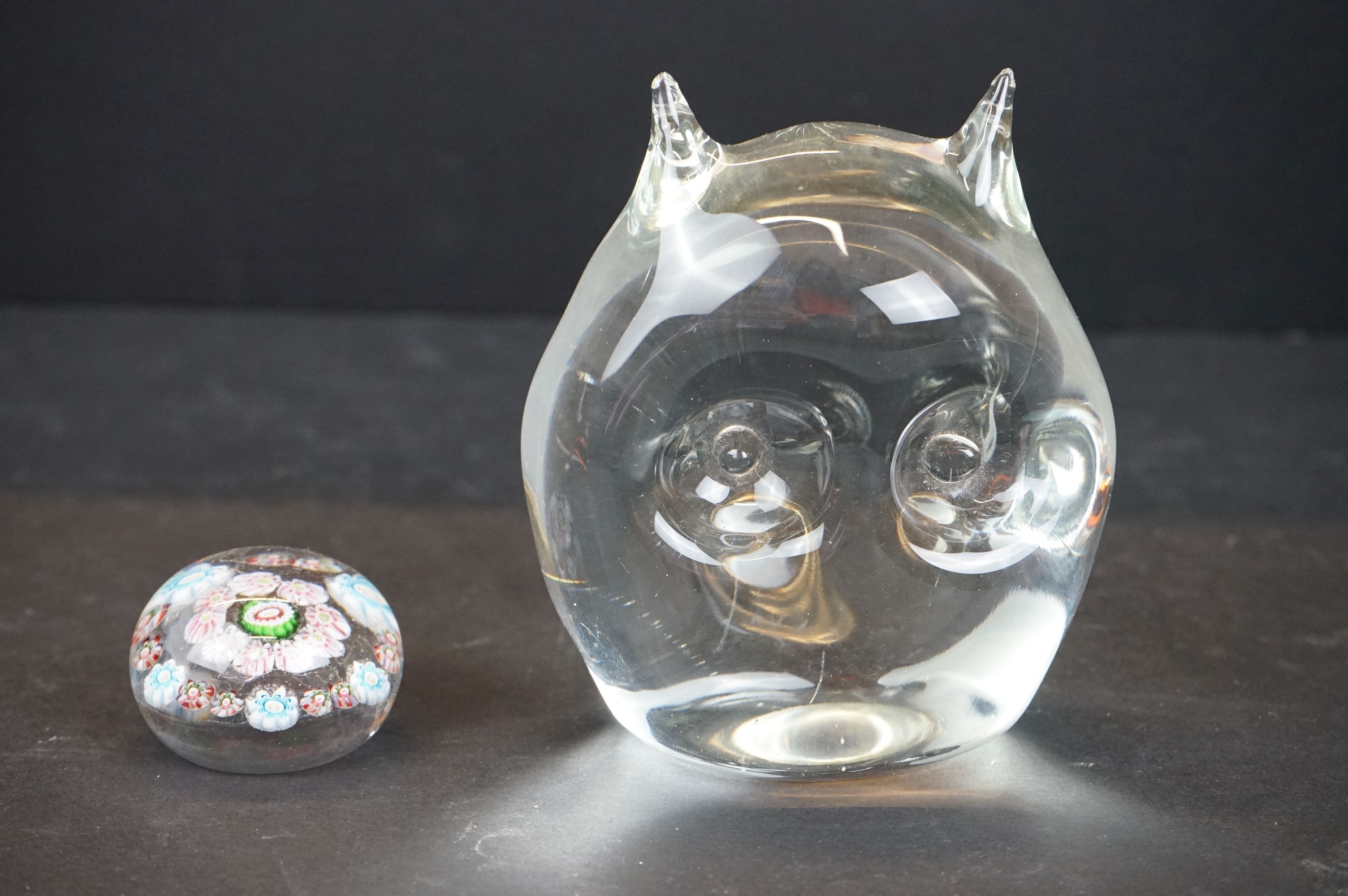Collection of glass paperweights to include Mdina and Caithness examples - Image 3 of 4