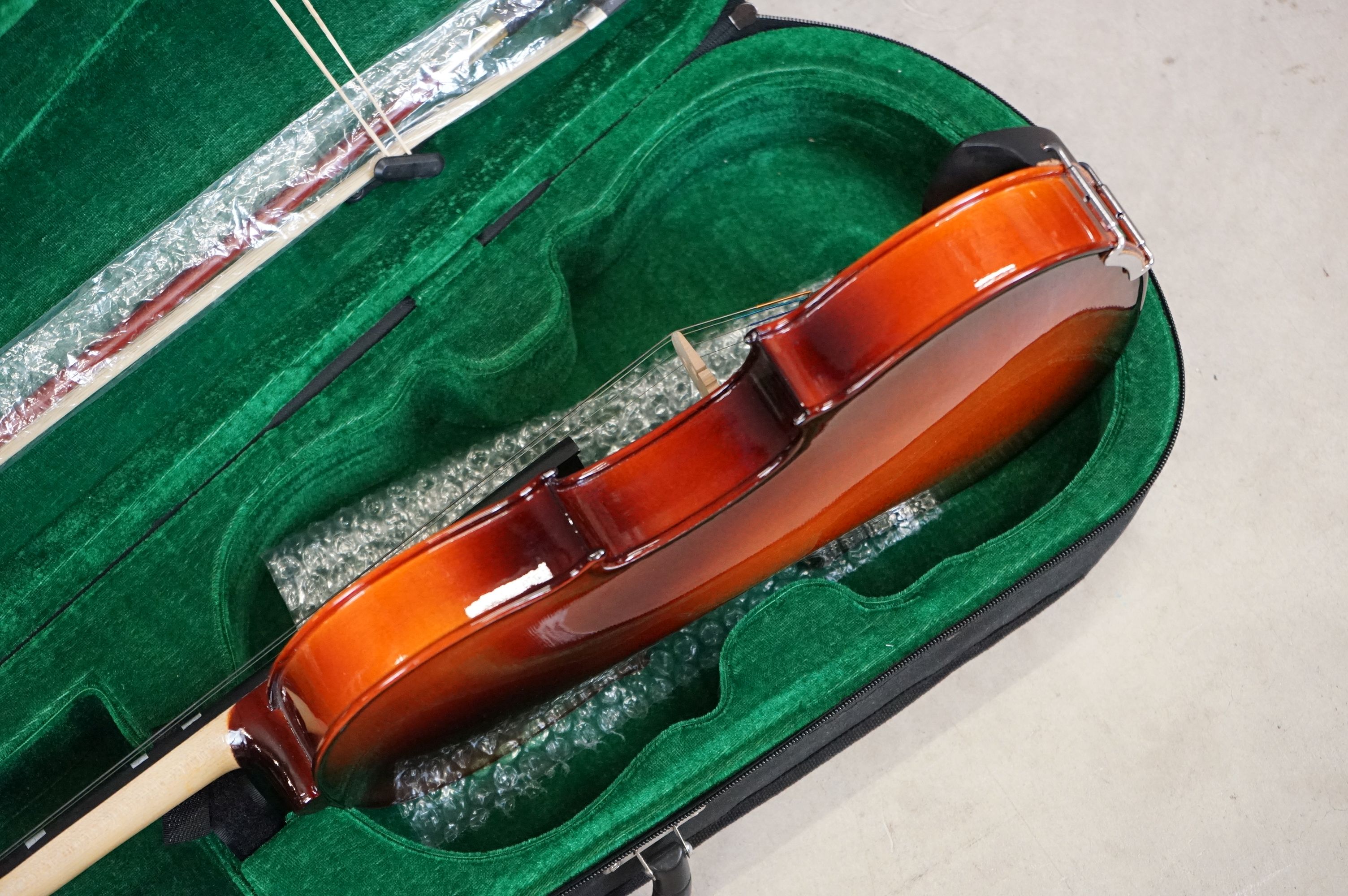 Cased ' Antoni Debut ' Violin and Bow with chin rest - Image 4 of 11