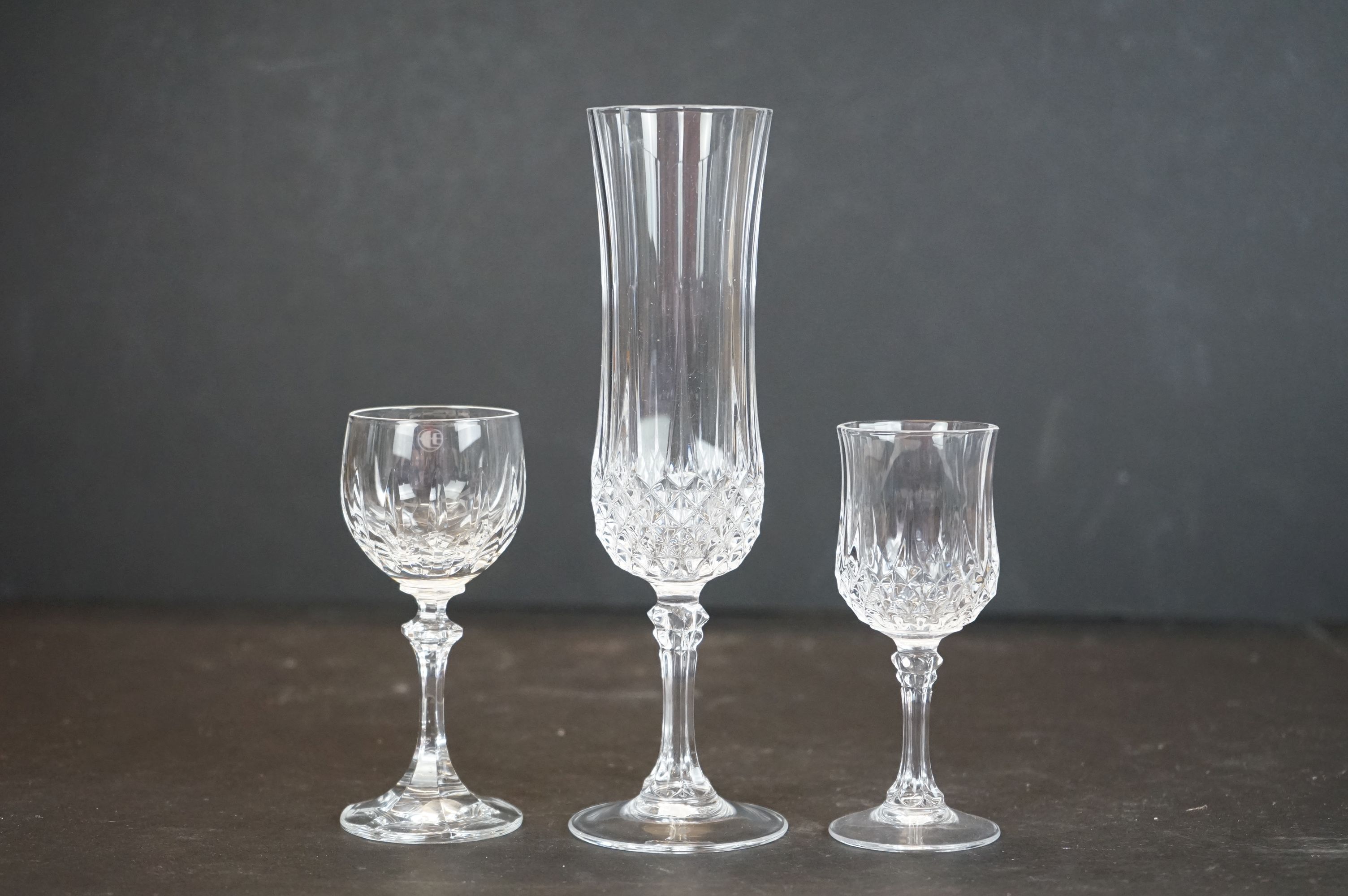 Collection of crystal cut glassware to include 11 champagne flutes, 6 red wine glasses, 6 white wine - Image 2 of 2