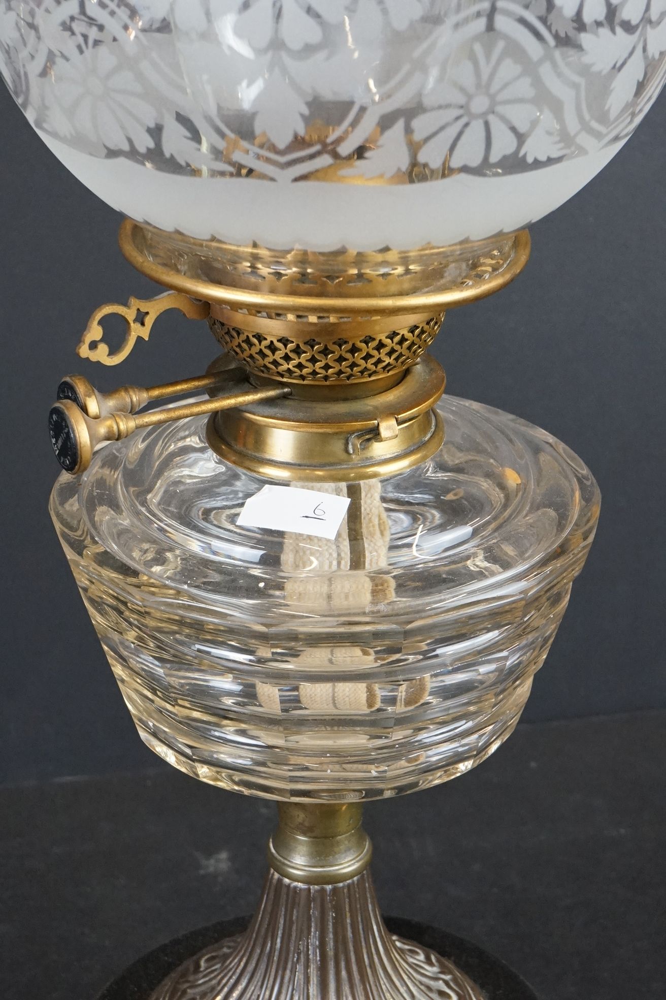 Late 19th / Early 20th century oil lamp with clear cut glass layered pattern font, brass base with - Image 2 of 3