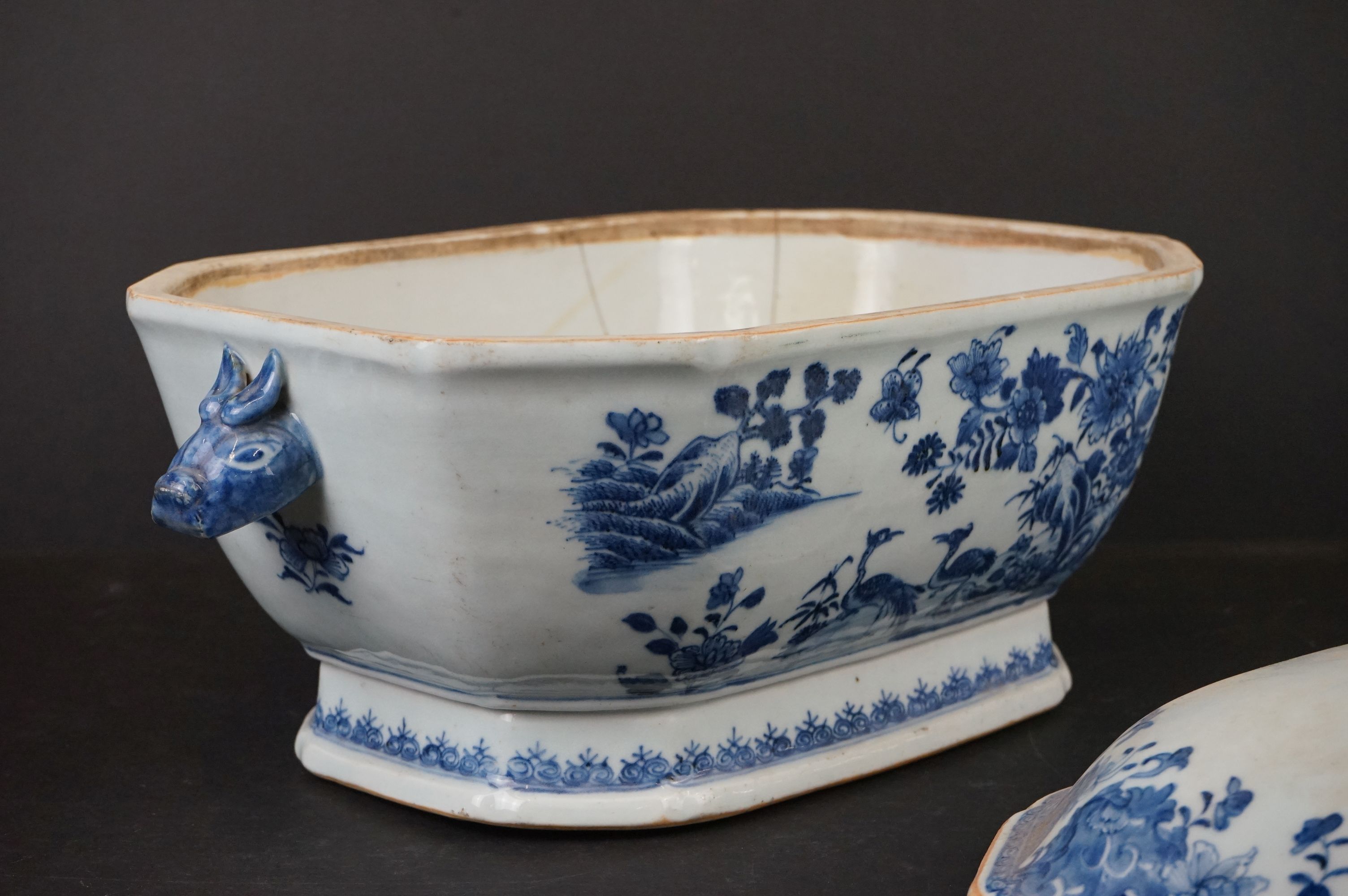 18th century Chinese Blue and White Octagonal Tureen and Cover (a/f), 34cm wide - Image 3 of 4