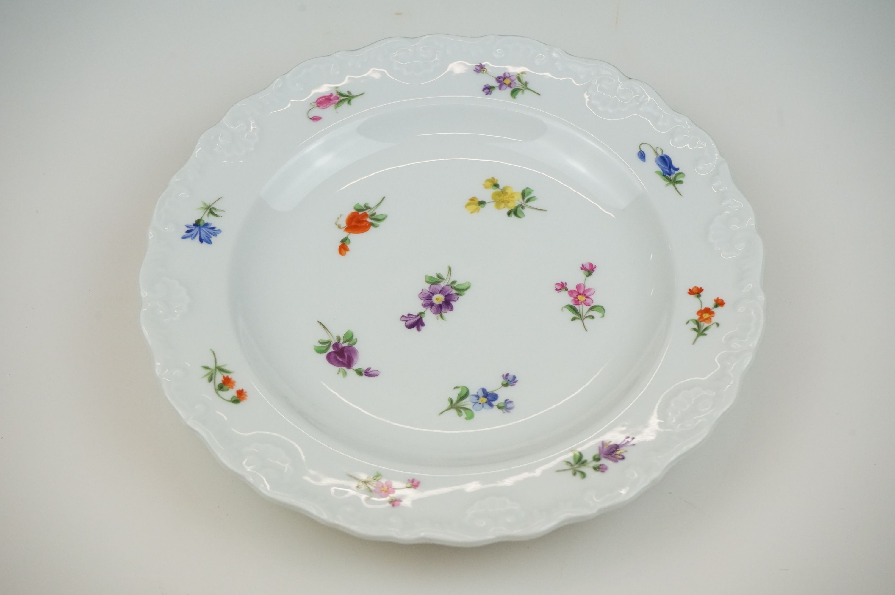 Set of Six Meissen Porcelain Tea Plates decorated with flowers, blue under-glazed cross swords mark, - Image 9 of 9