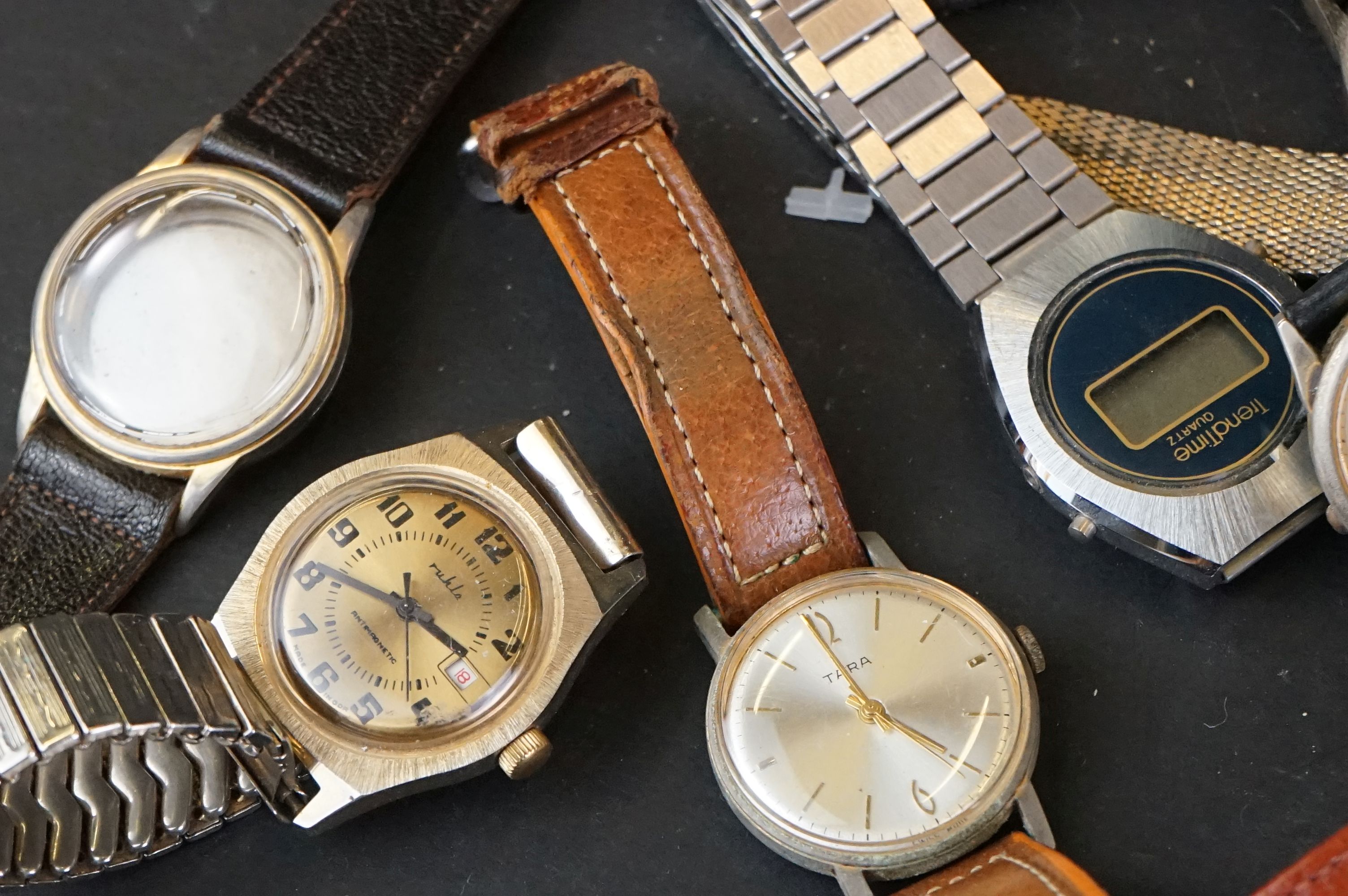 Collection of gentlemen's watches to include vintage Swiss and LCD examples - Image 3 of 6