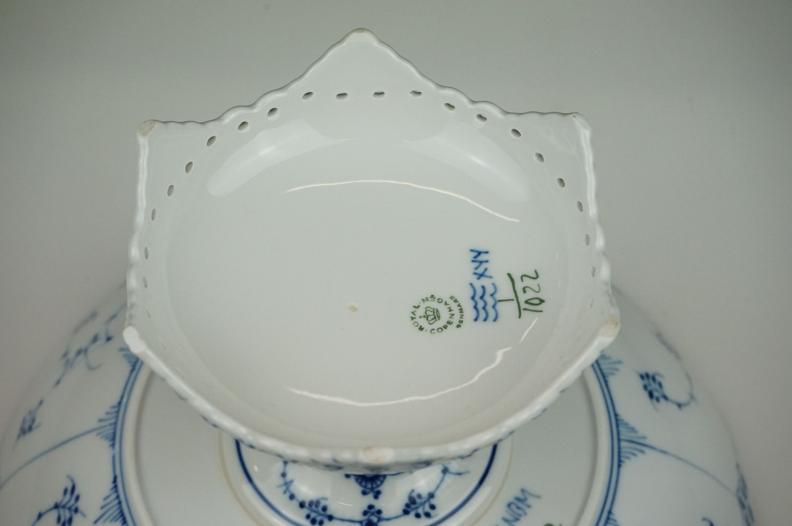 Royal Copenhagen Porcelain Tazza decorated in underglaze blue in the onion pattern, marked 1/1022, - Image 4 of 8