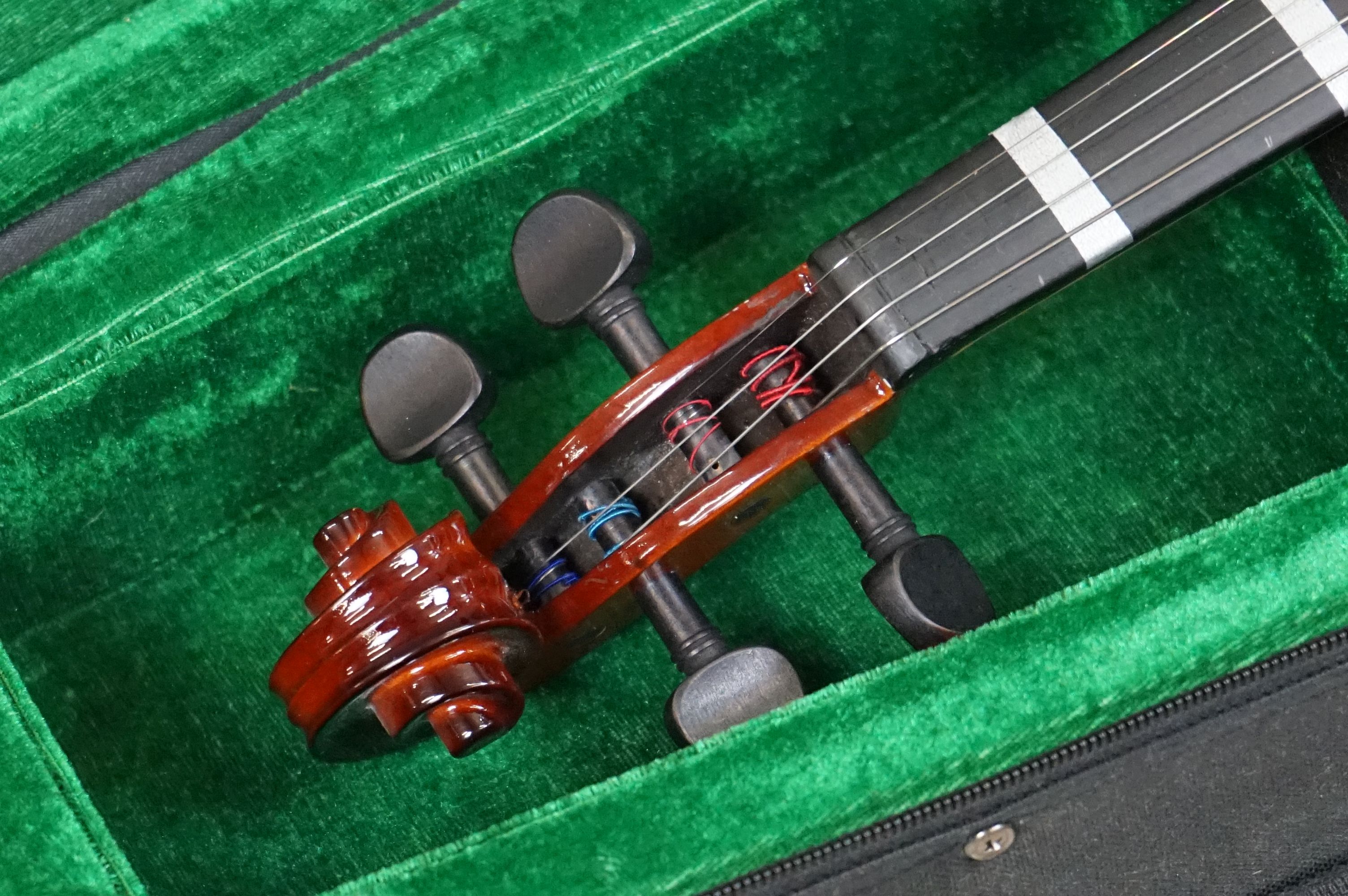 Cased ' Antoni Debut ' Violin and Bow with chin rest - Image 3 of 11