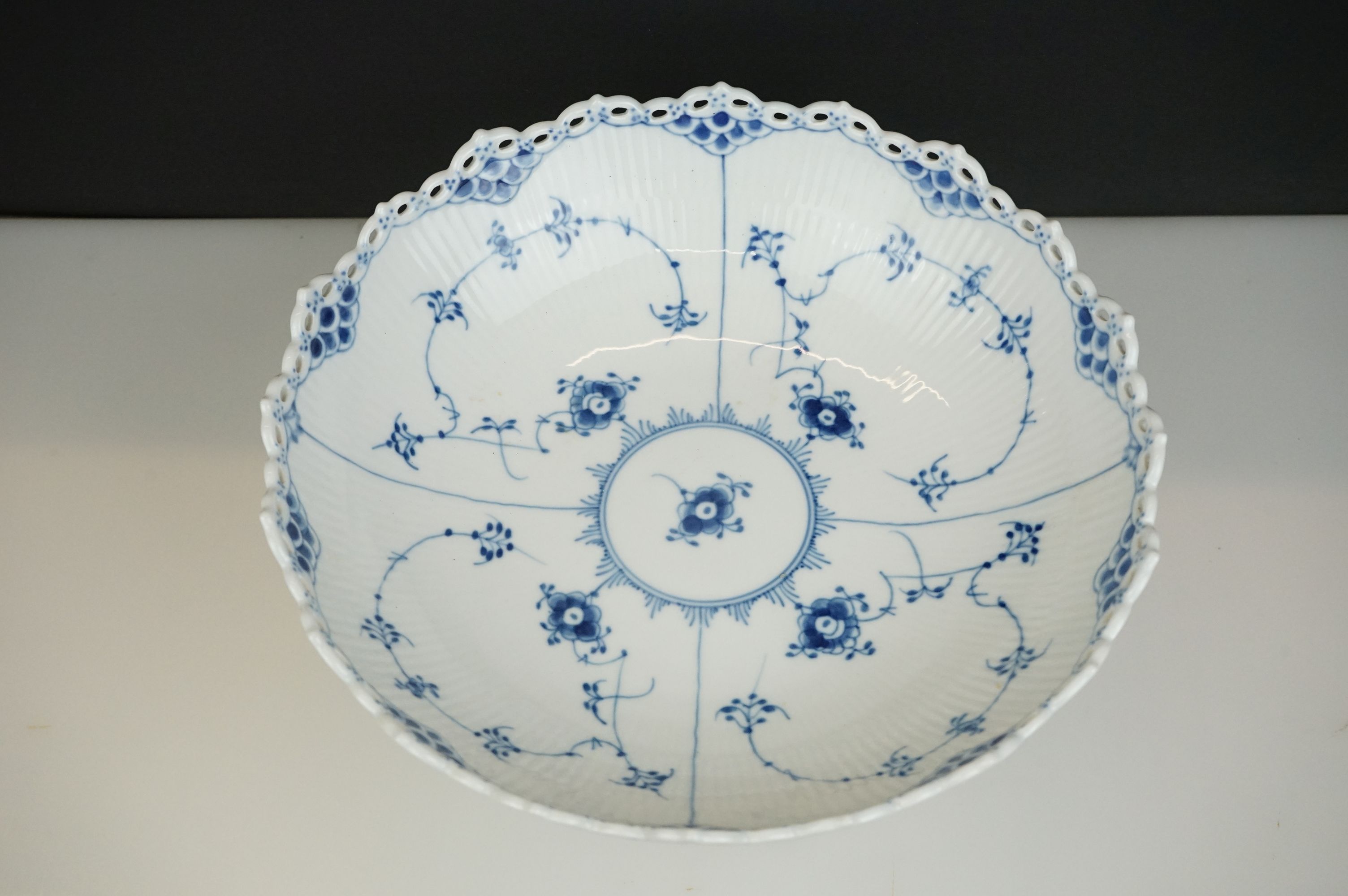 Royal Copenhagen Porcelain Tazza decorated in underglaze blue in the onion pattern, marked 1/1022, - Image 2 of 8