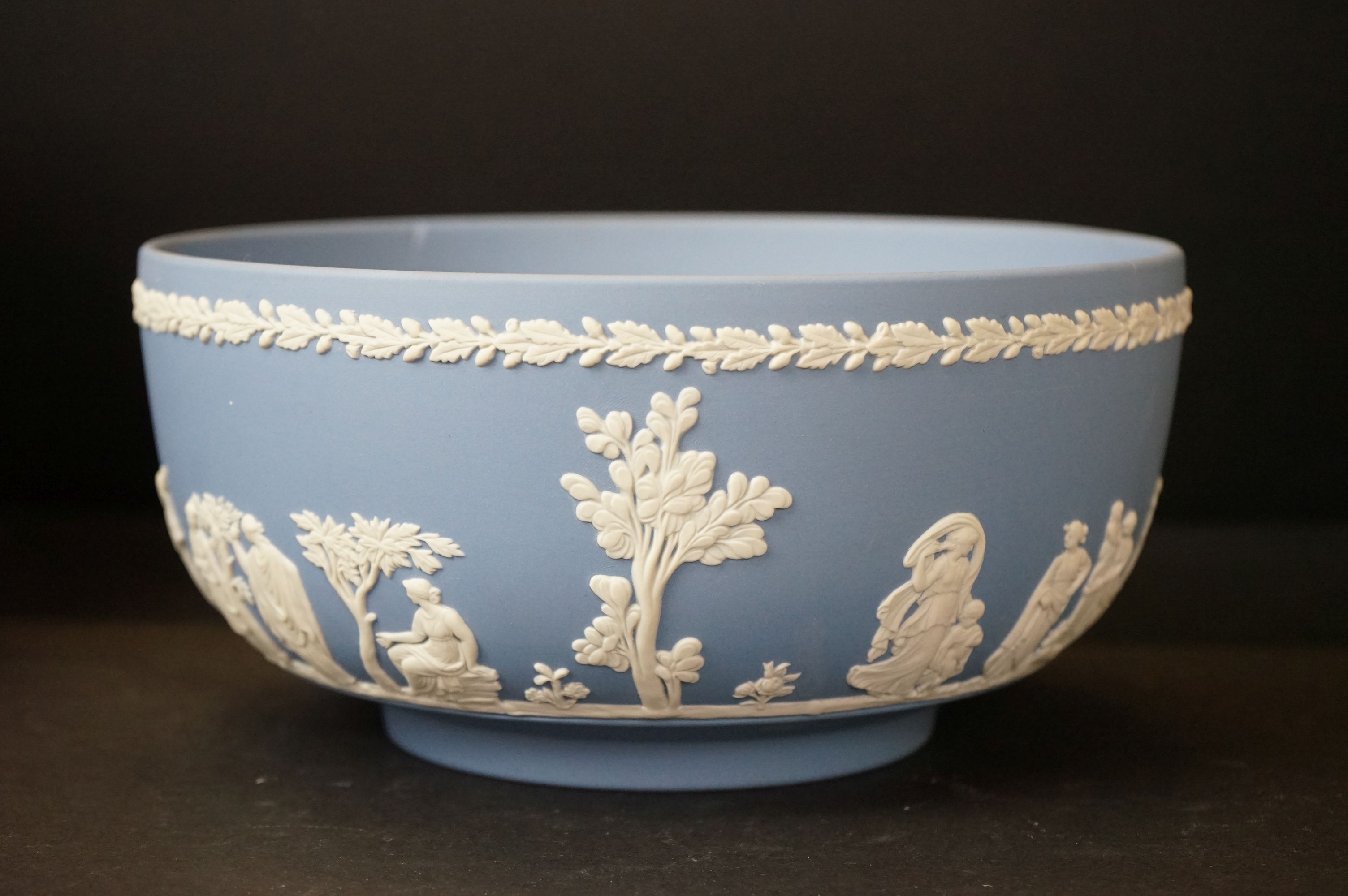 Quantity of Wedgwood Jasperware - to include a quartz mantle clock, bowl, tazza, a pair of - Image 6 of 8