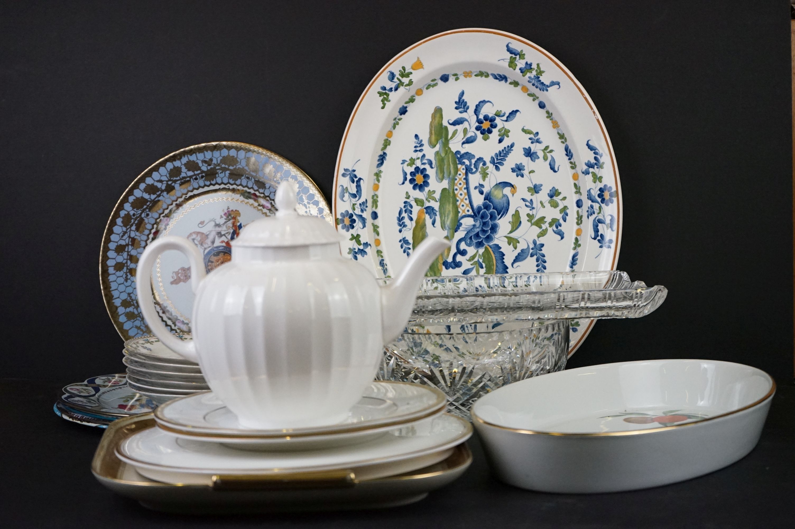 Mixed ceramics and glass to include Royal Worcester (Viceroy cake plate, Evesham oval serving dish