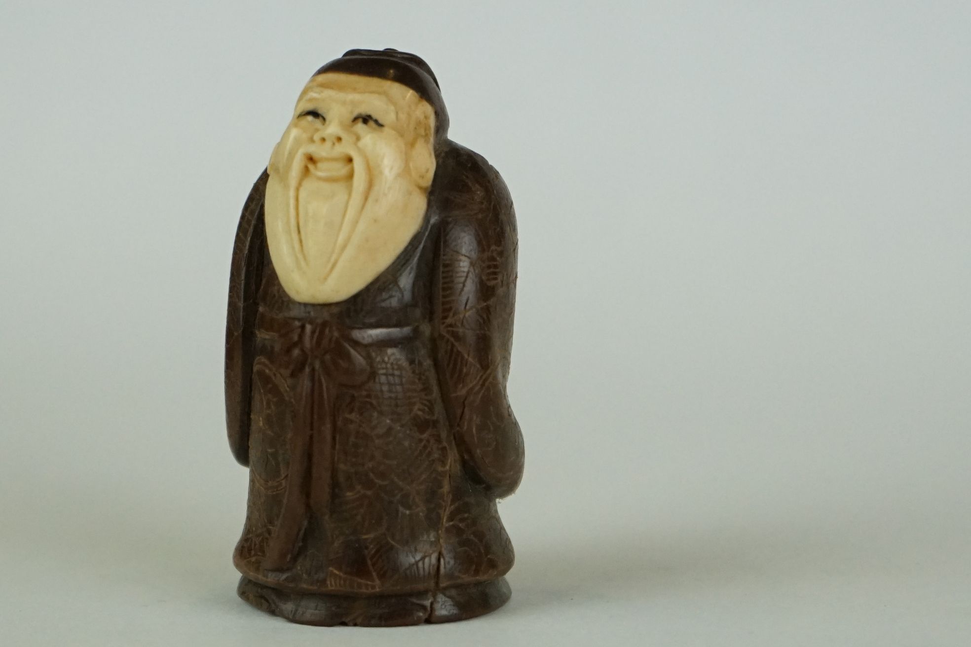 A collection of three hand carved wooden Chinese Netsuke to include a signed example. - Image 6 of 8