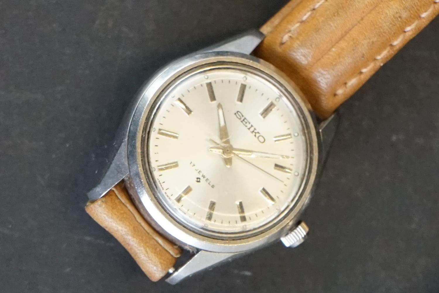 A collection of Gents Seiko watches to include a boxed Seiko 5 example. - Image 6 of 10
