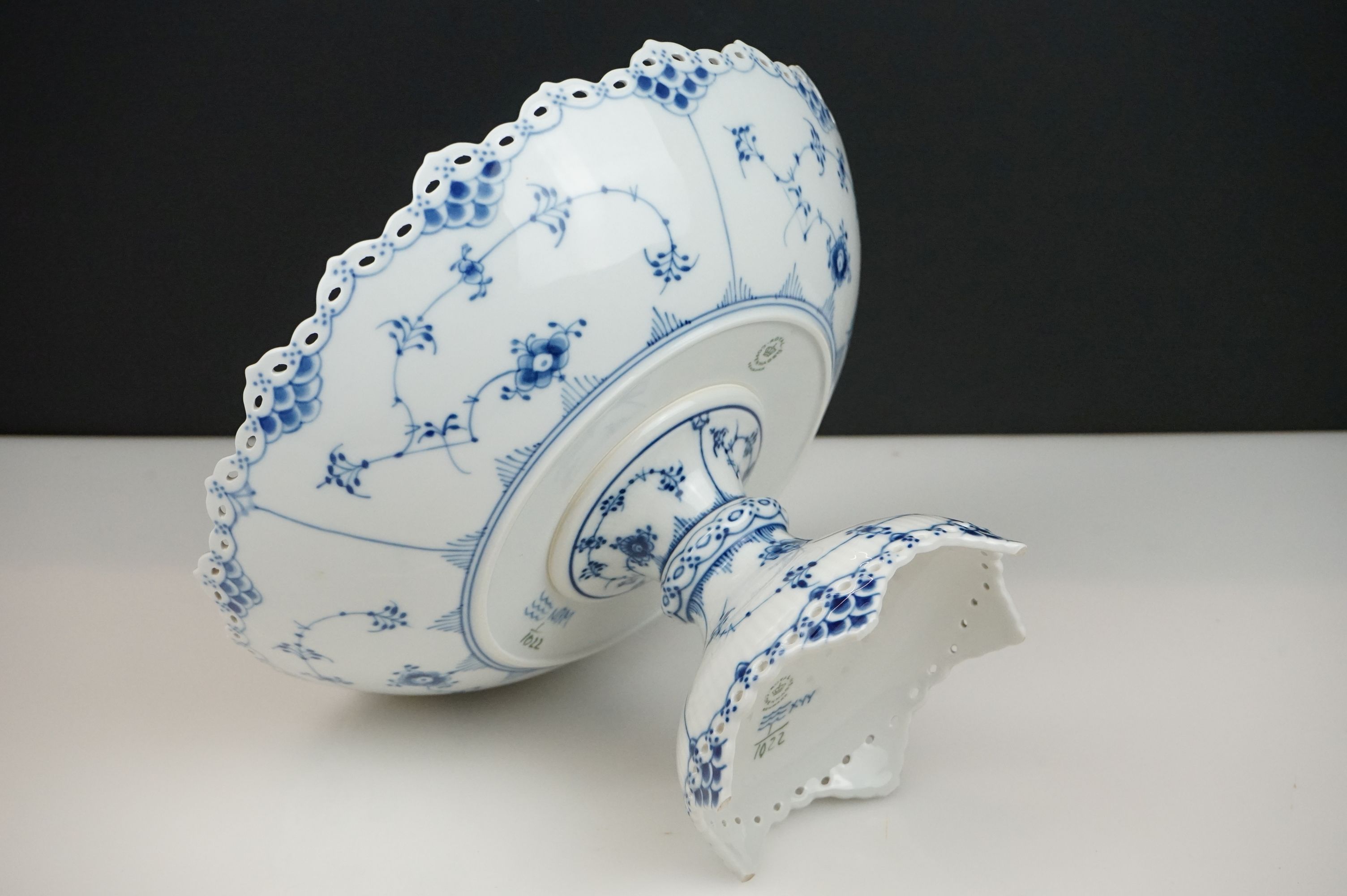 Royal Copenhagen Porcelain Tazza decorated in underglaze blue in the onion pattern, marked 1/1022, - Image 3 of 8