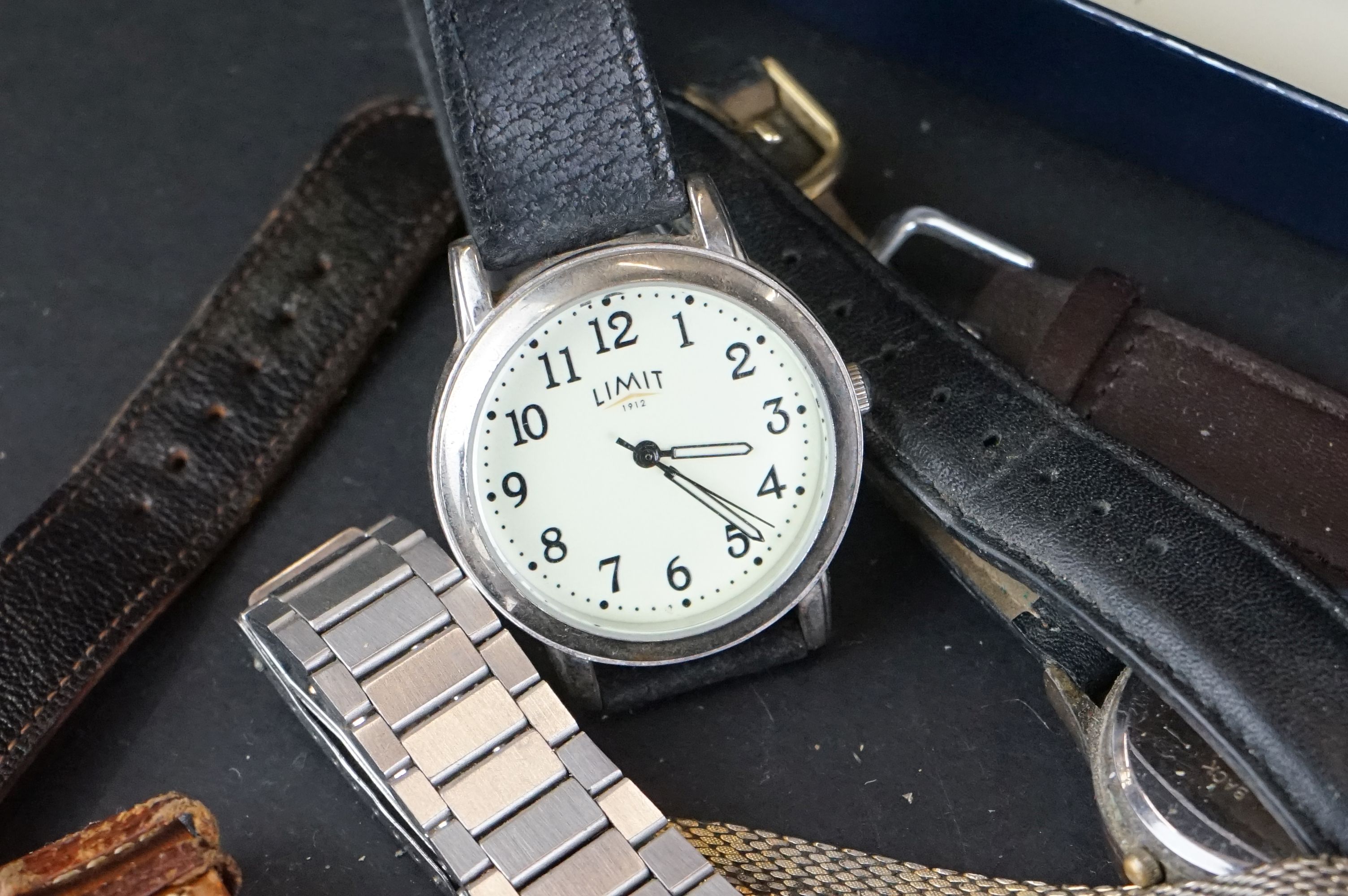 Collection of gentlemen's watches to include vintage Swiss and LCD examples - Image 2 of 6